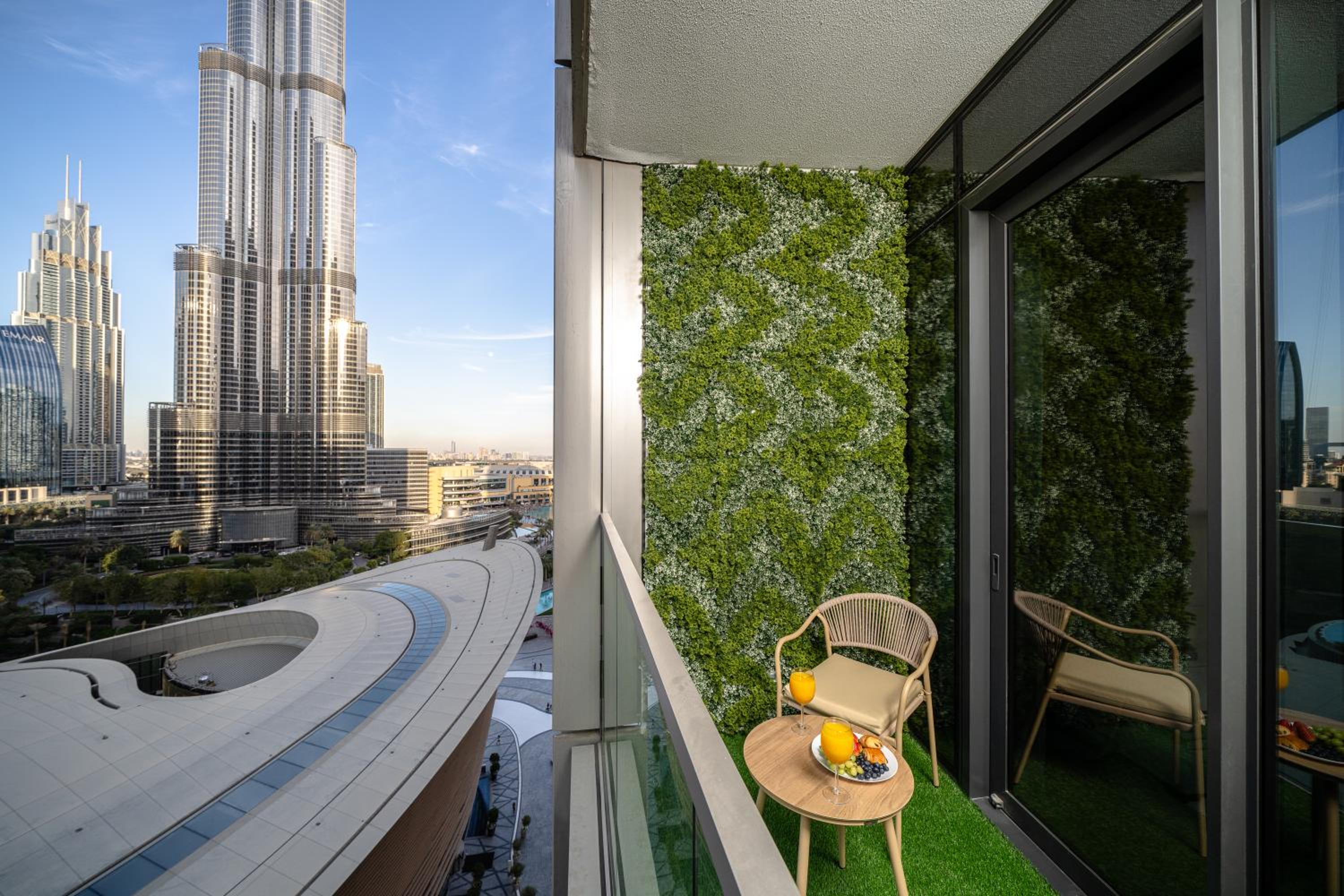 Luxe Living at Grande Signature - Burj Khalifa and Sea Views - Brand New