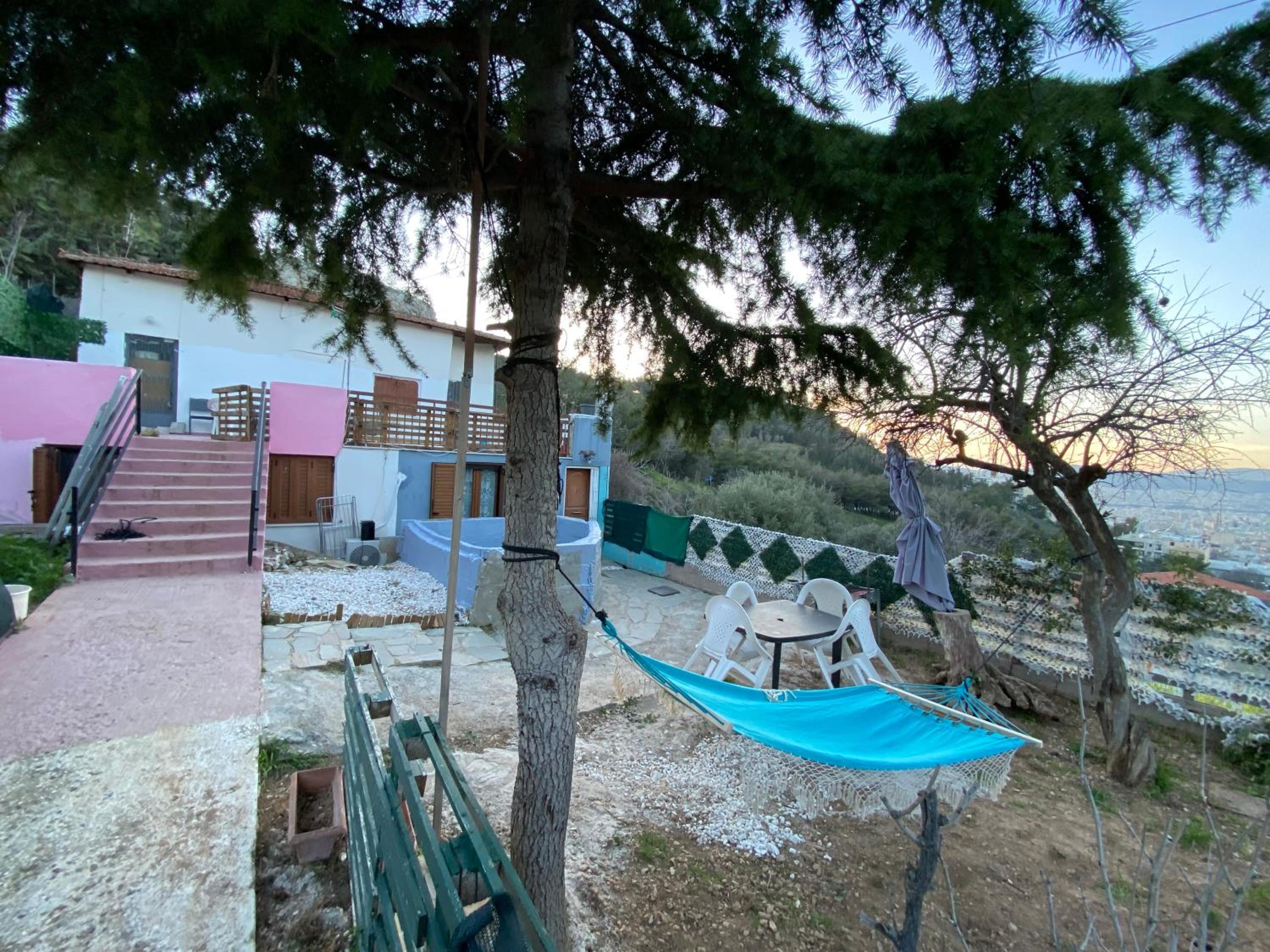 20 mins from city centre, rural house
