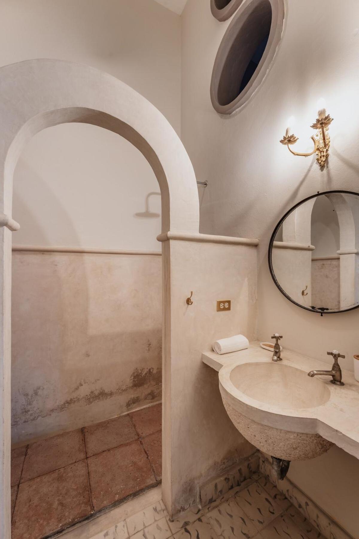 Casa Los Amigos 4BDR by Cercana