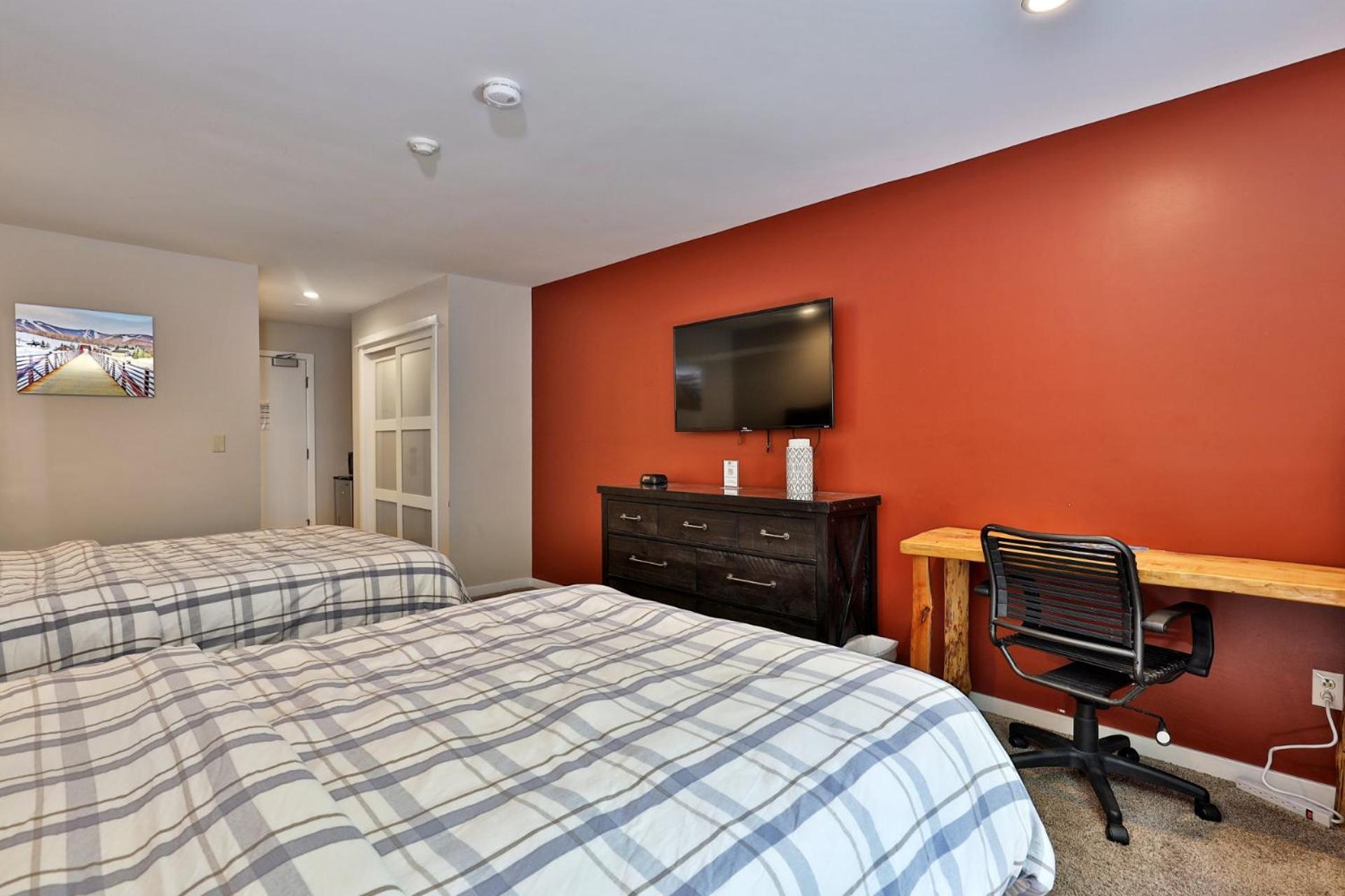 Cozy hotel room style studio condo with pool