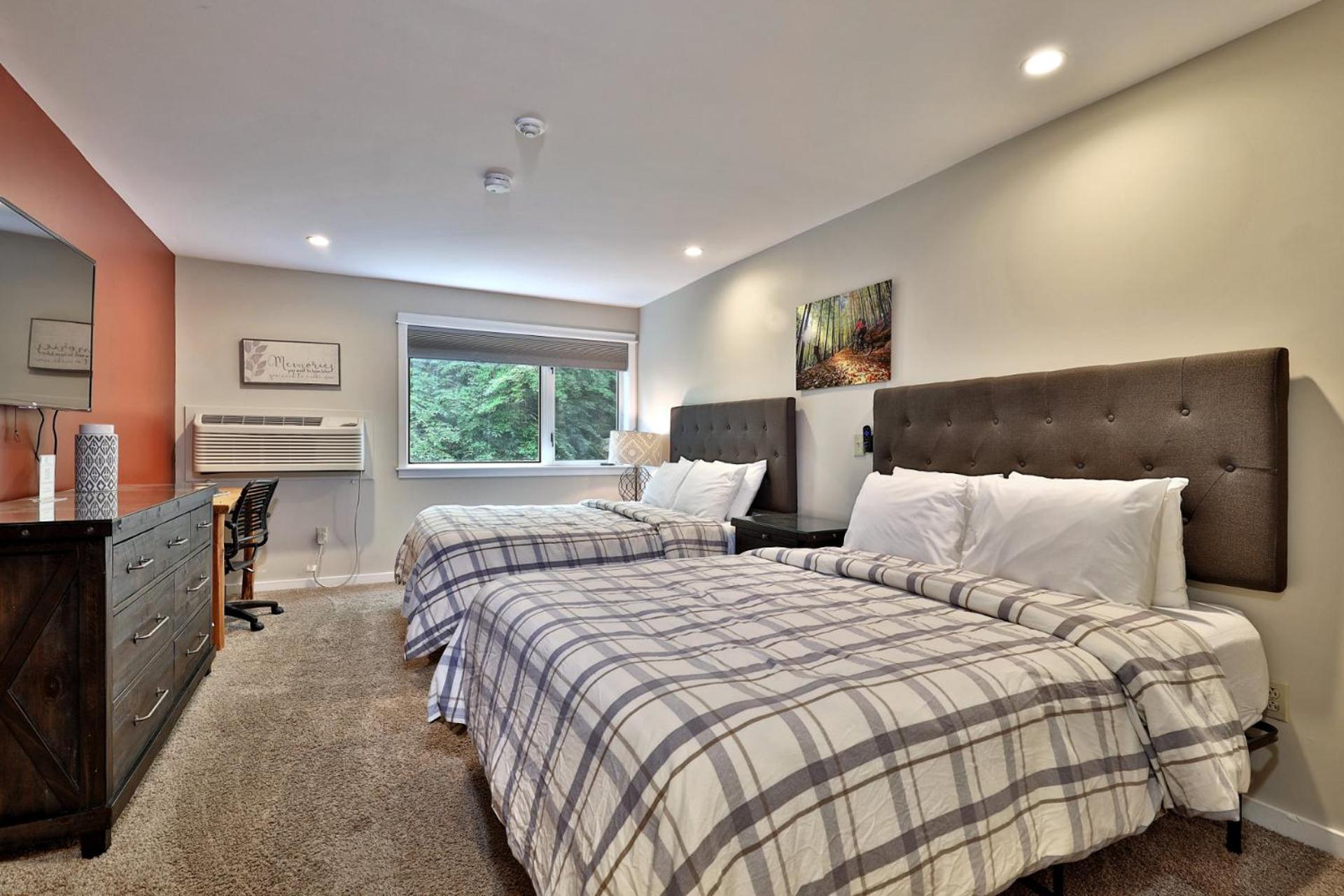 Cozy hotel room style studio condo with pool