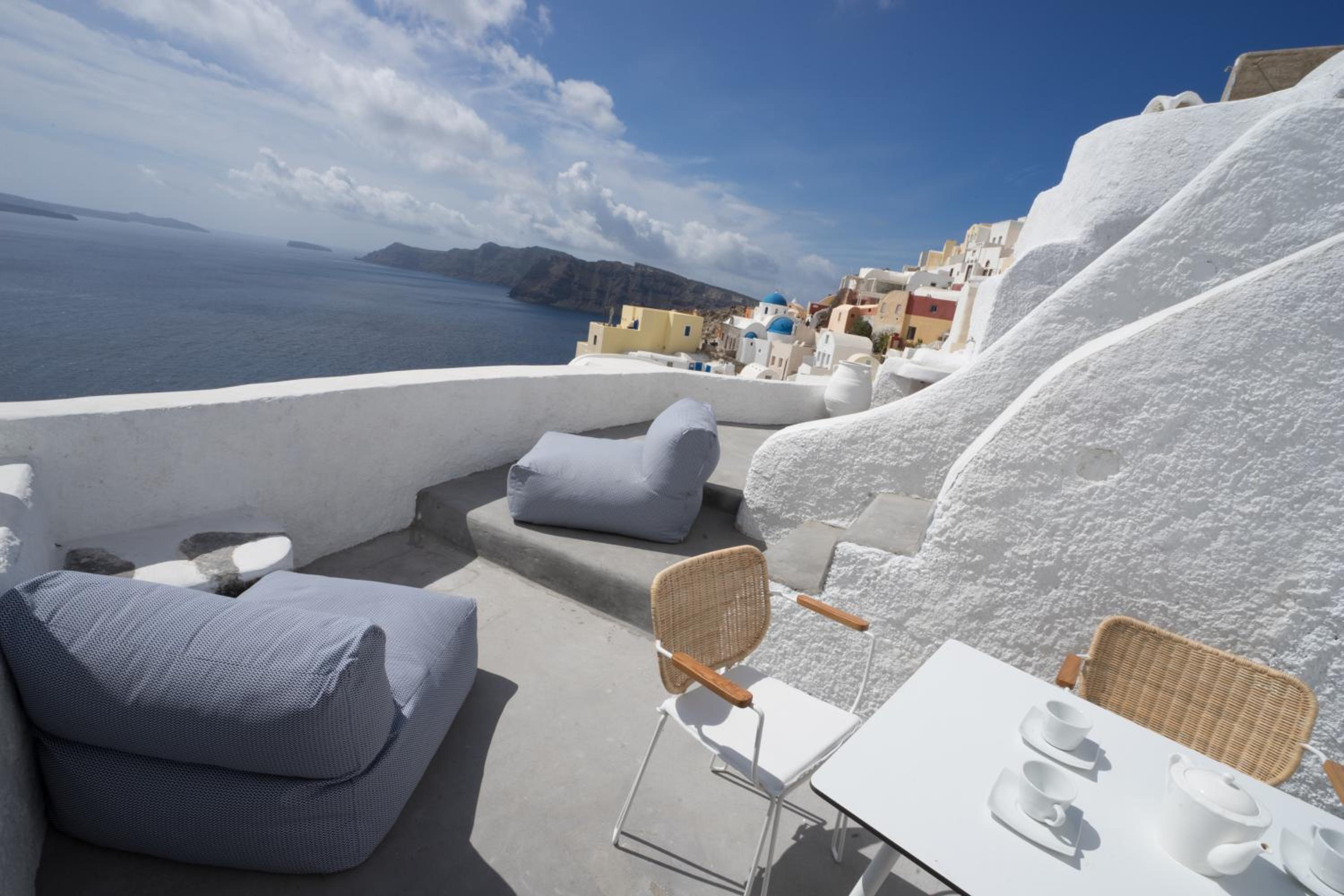 Oia Vacations - Canvas Suites - Property Image 8