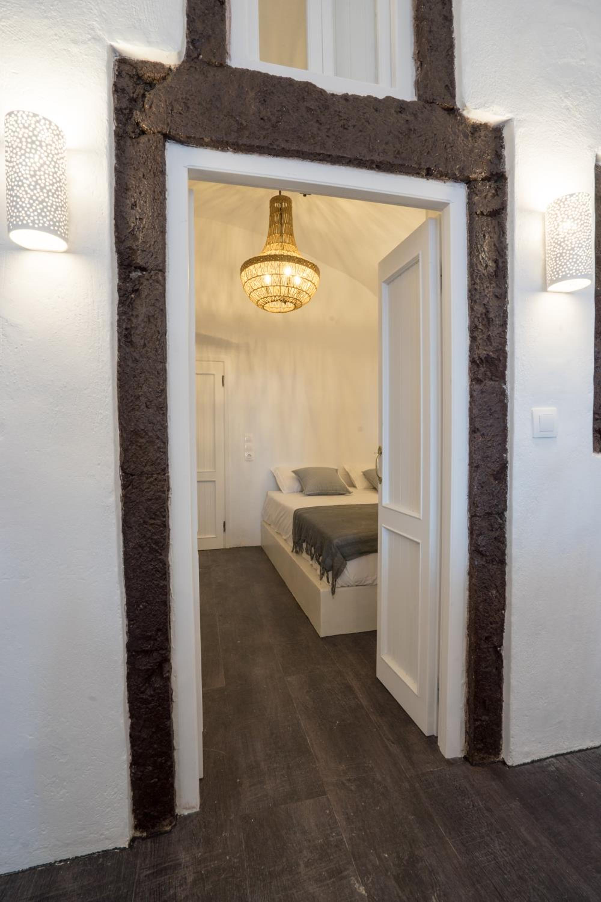 Oia Vacations - Canvas Suites - Property Image 32