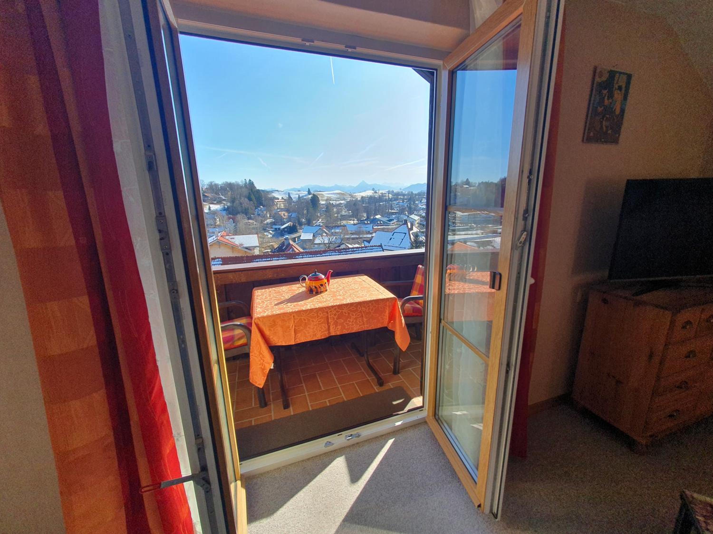 Haus Hindelang - 2 FeWos mit Zugspitzblick, inkl Königscard, gratis Parken & WLAN, Self Check-In, 5 Minuten ins Zentrum