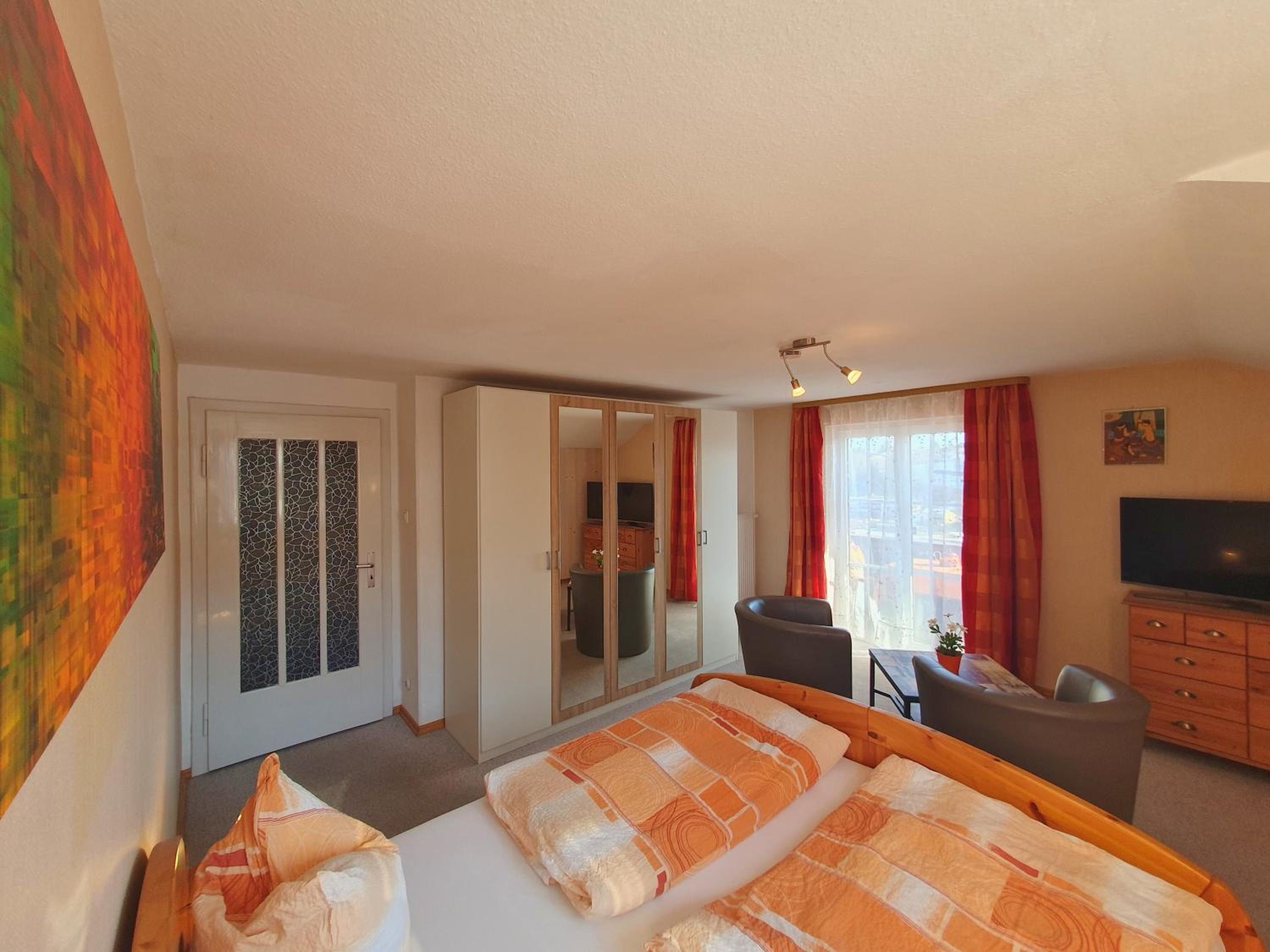 Haus Hindelang - 2 FeWos mit Zugspitzblick, inkl Königscard, gratis Parken & WLAN, Self Check-In, 5 Minuten ins Zentrum