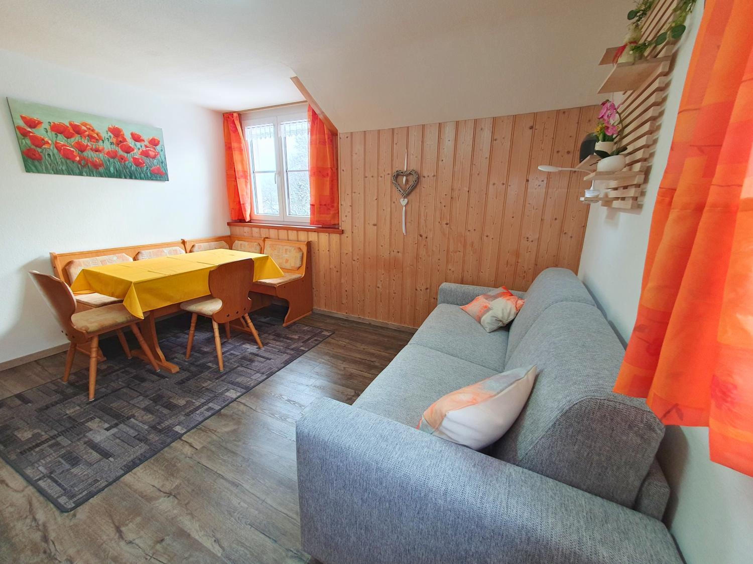 Haus Hindelang - 2 FeWos mit Zugspitzblick, inkl Königscard, gratis Parken & WLAN, Self Check-In, 5 Minuten ins Zentrum