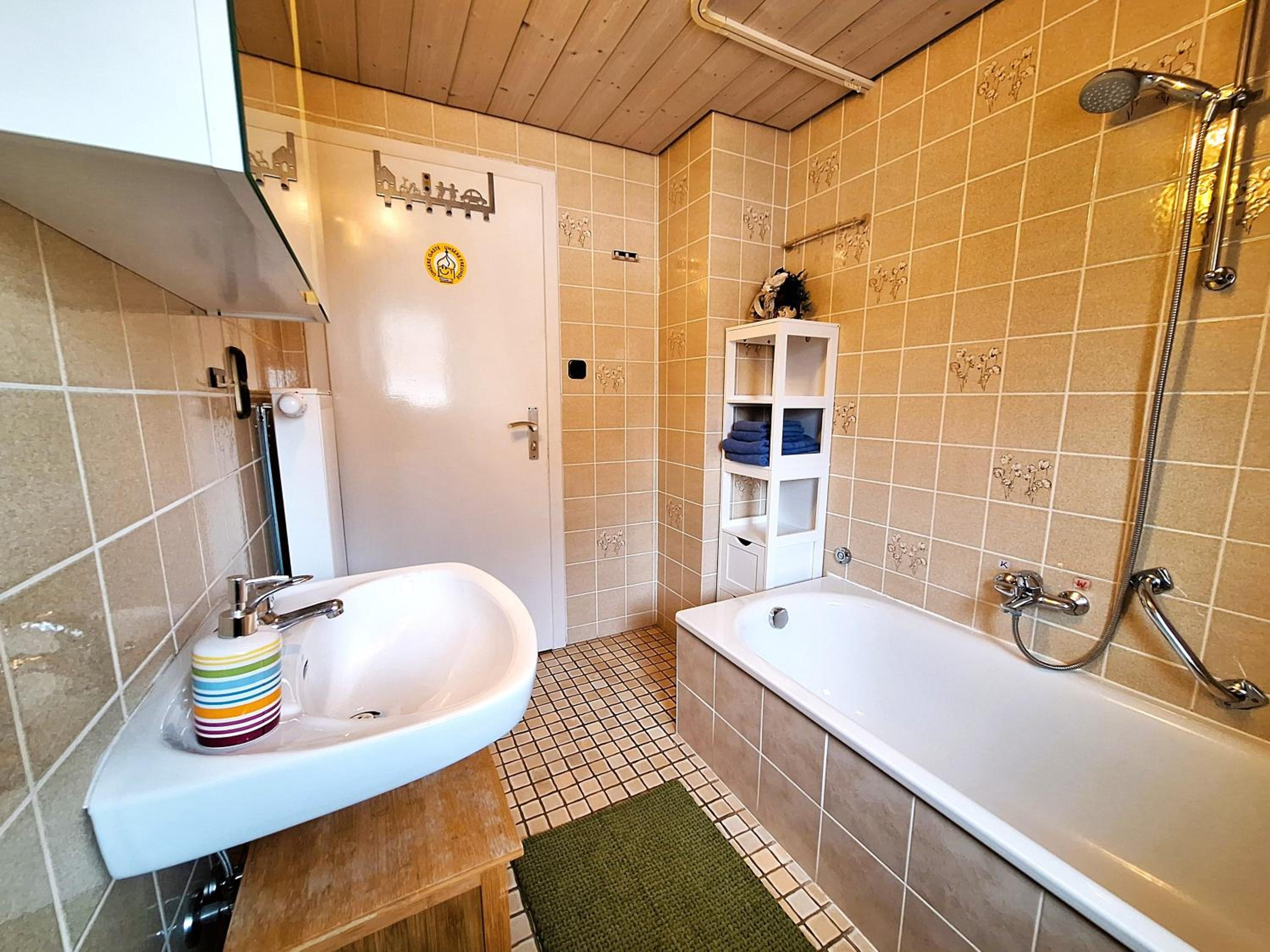 Haus Hindelang - 2 FeWos mit Zugspitzblick, inkl Königscard, gratis Parken & WLAN, Self Check-In, 5 Minuten ins Zentrum