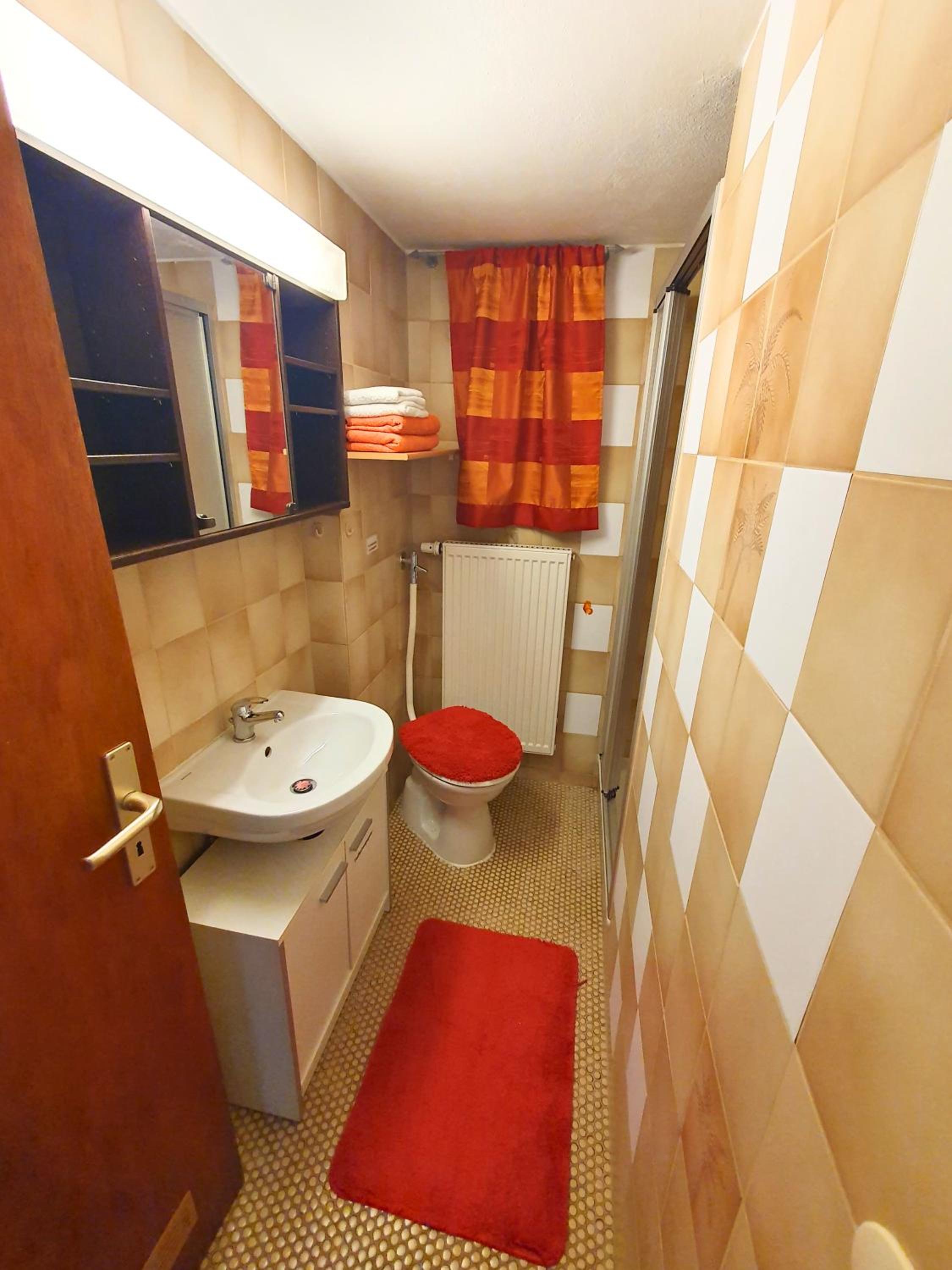 Haus Hindelang - 2 FeWos mit Zugspitzblick, inkl Königscard, gratis Parken & WLAN, Self Check-In, 5 Minuten ins Zentrum