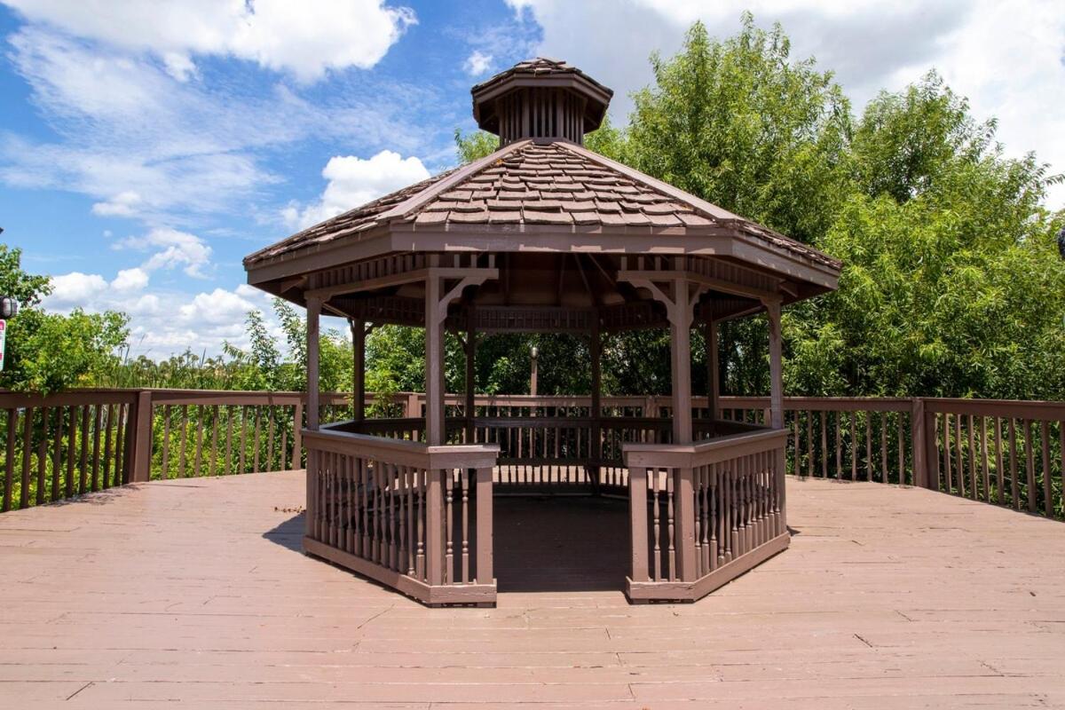 Luxury Lakeview Getaway 1 mile Universal Studios