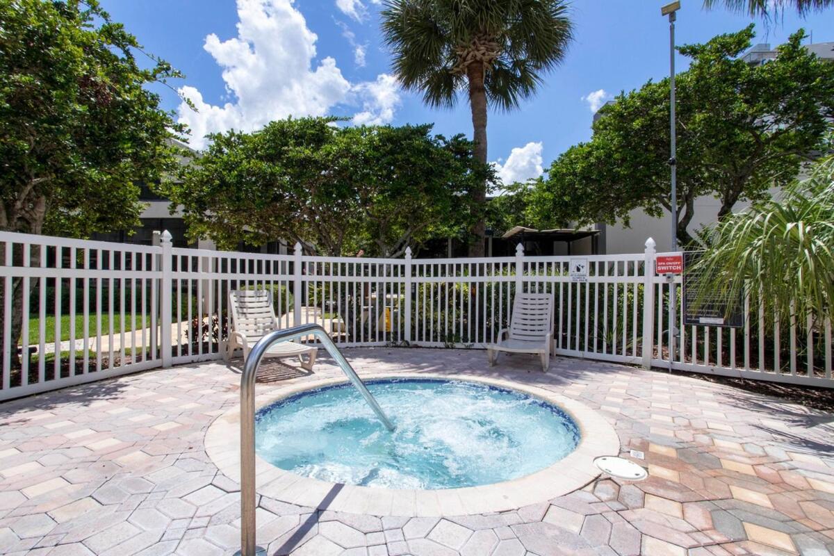 Luxury Lakeview Getaway 1 mile Universal Studios