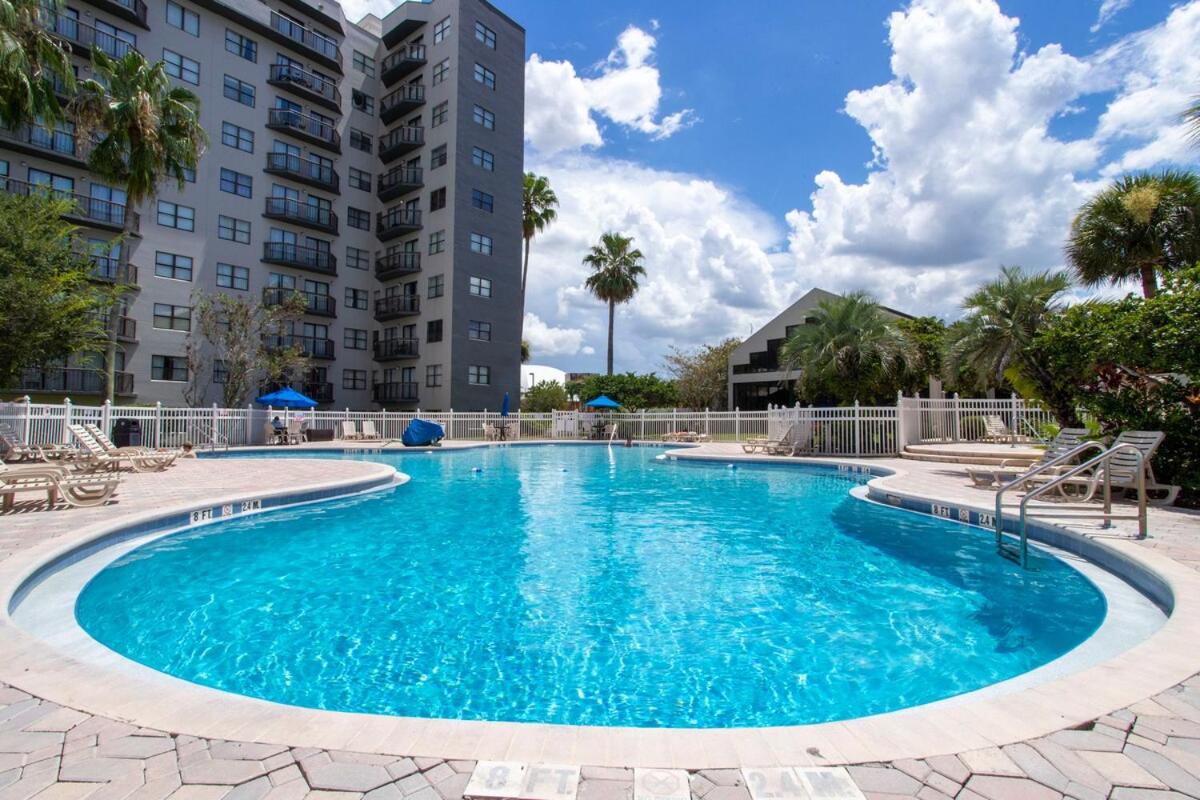 Luxury Lakeview Getaway 1 mile Universal Studios