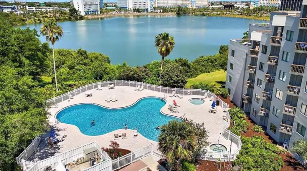 Luxury Lakeview Getaway 1 mile Universal Studios
