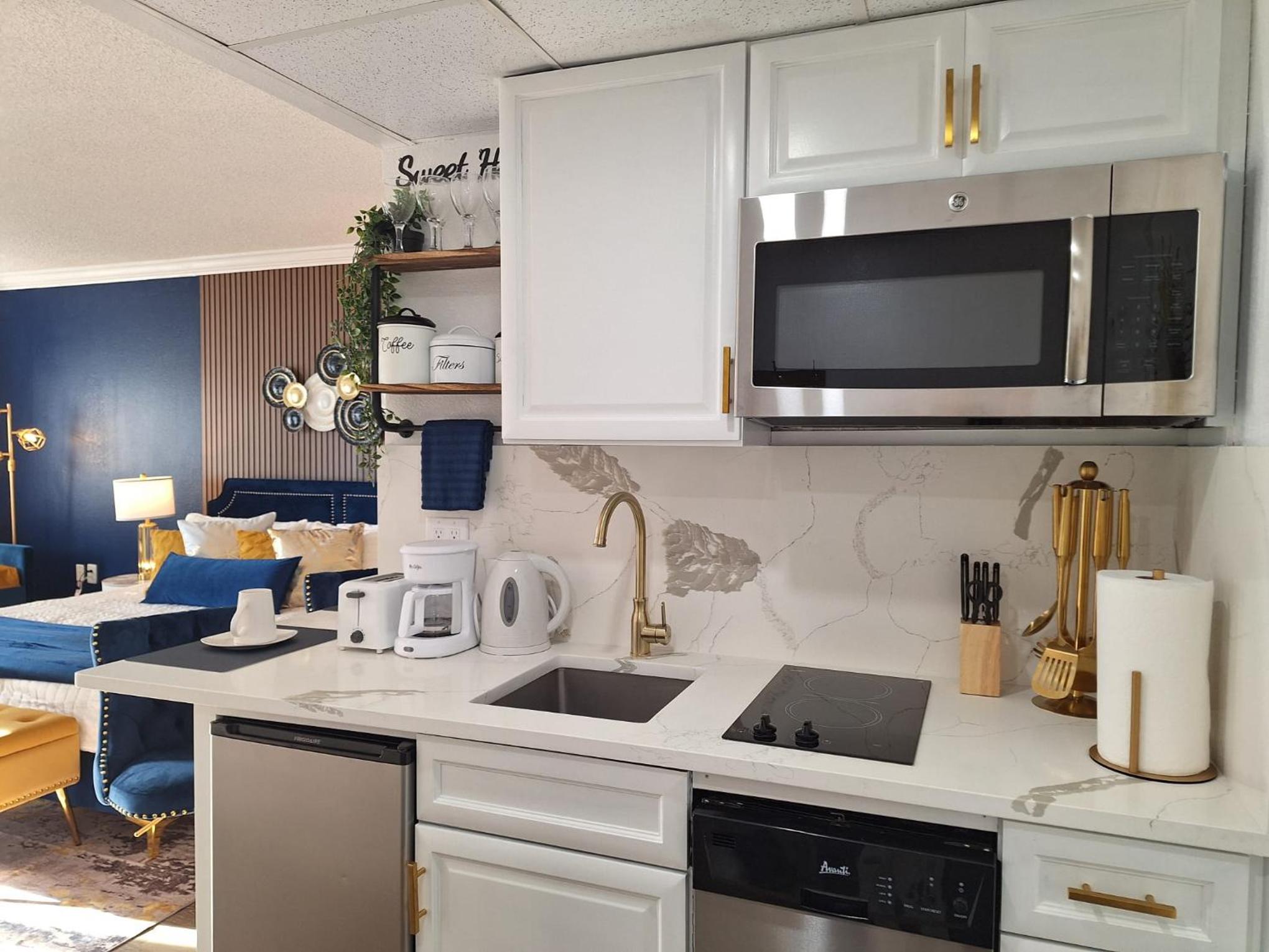 Luxury Lakeview Getaway 1 mile Universal Studios