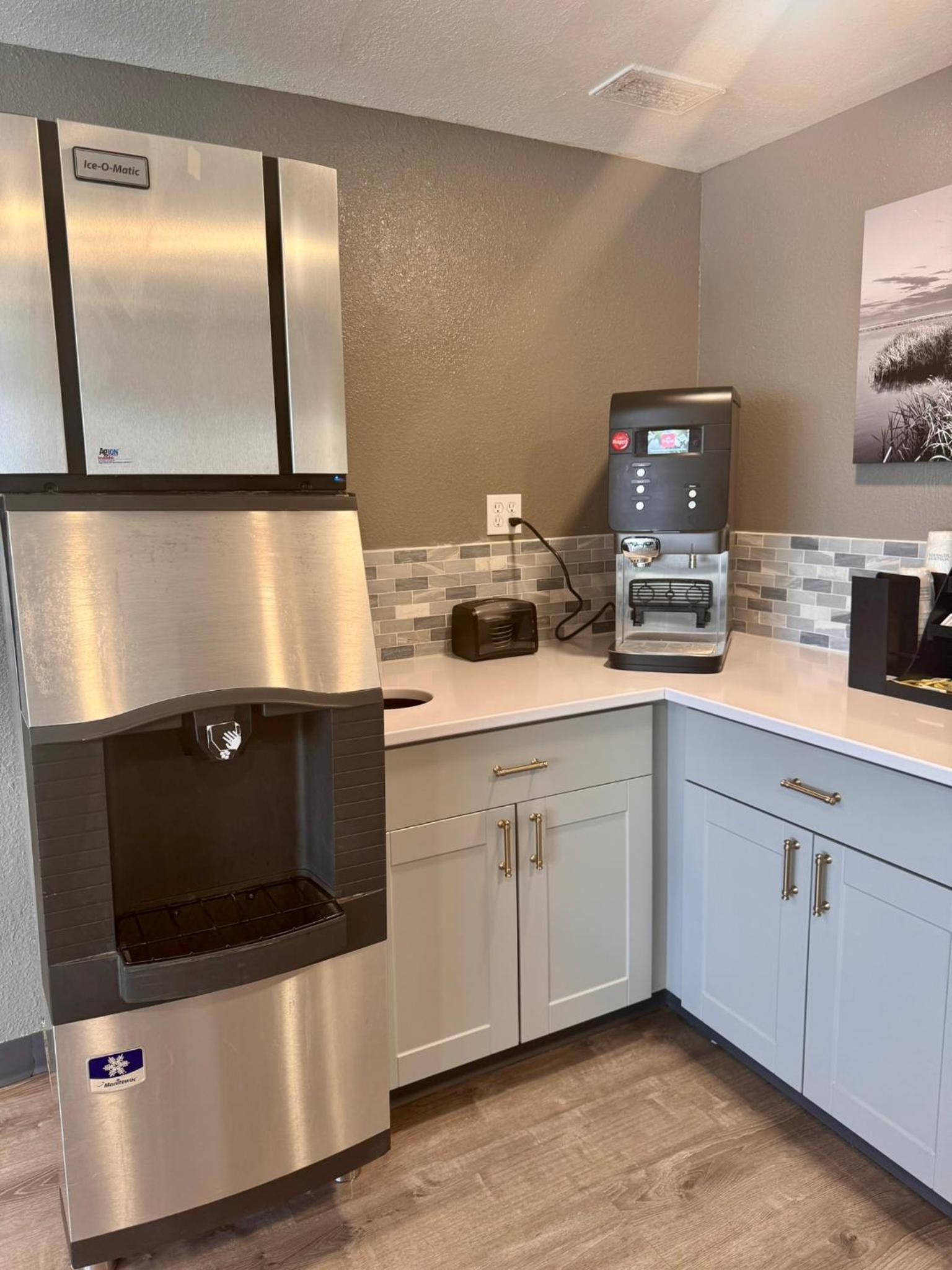 Super 8 by Wyndham Great Falls City Center