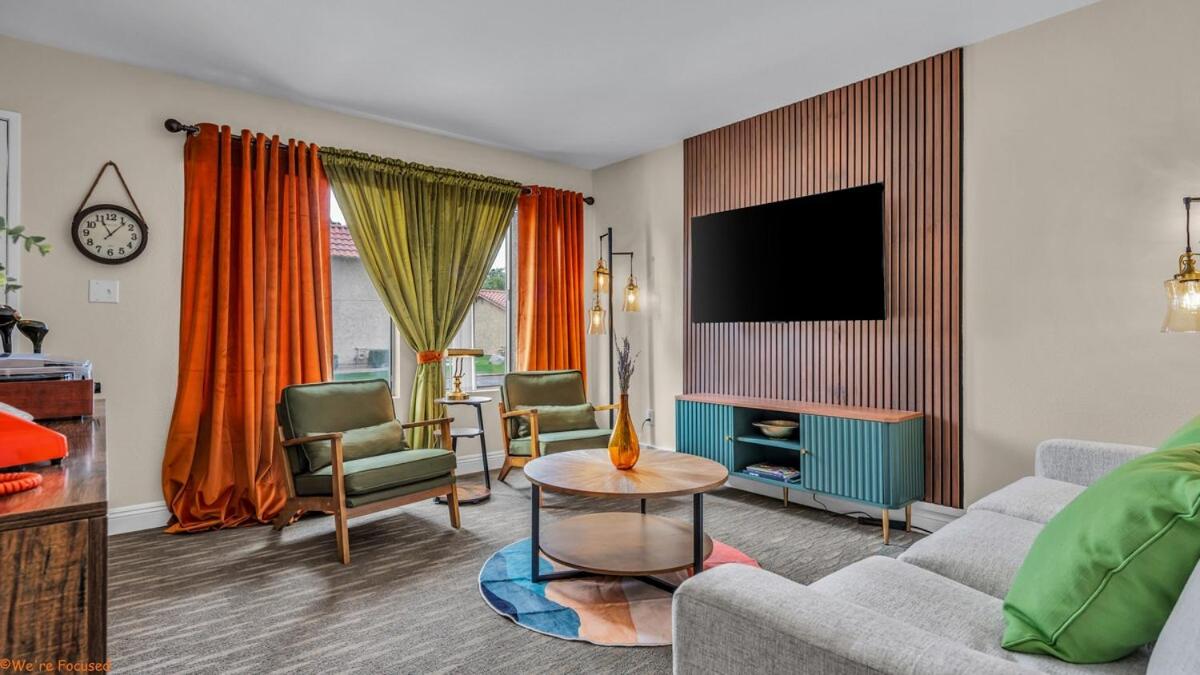 Mid-Century Desert Getaway