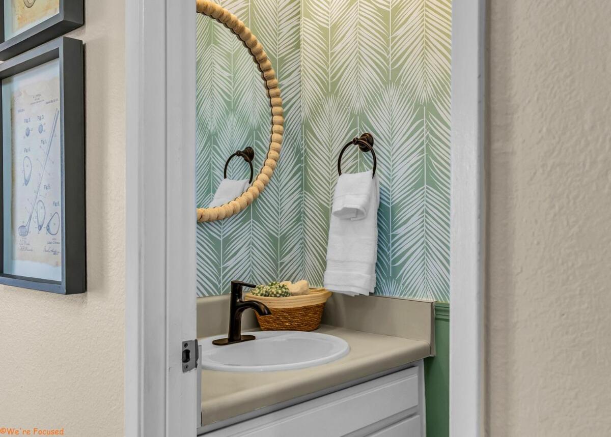 Mid-Century Desert Getaway