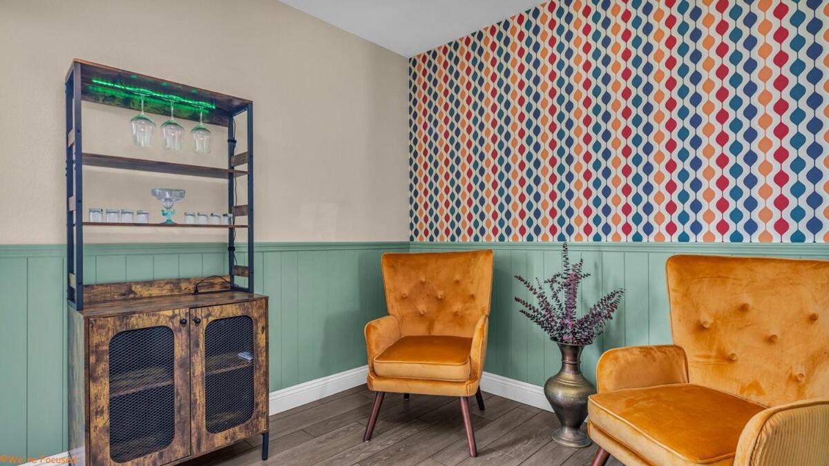 Mid-Century Desert Getaway