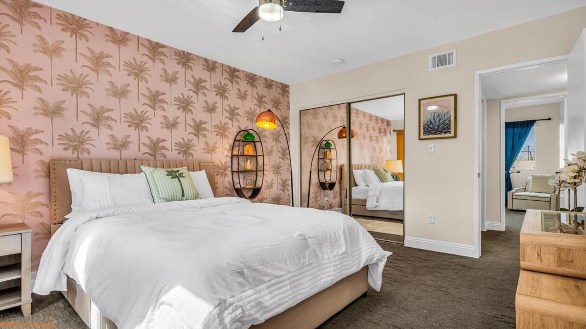 Mid-Century Desert Getaway