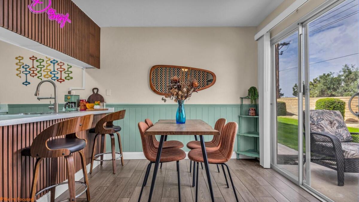 Mid-Century Desert Getaway