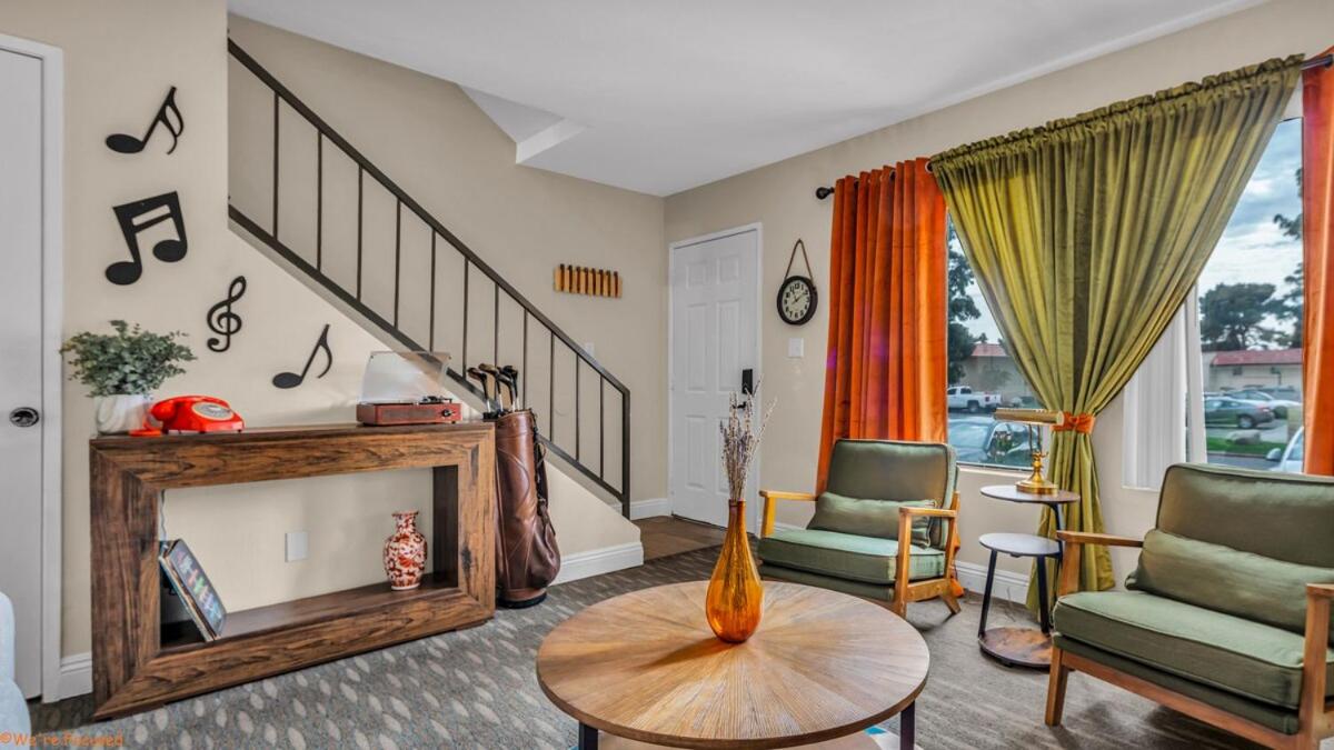 Mid-Century Desert Getaway