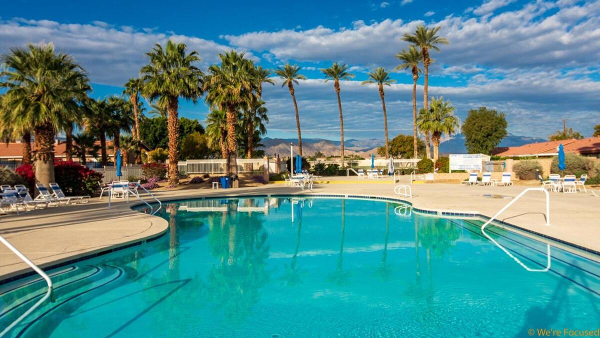 Mid-Century Desert Getaway