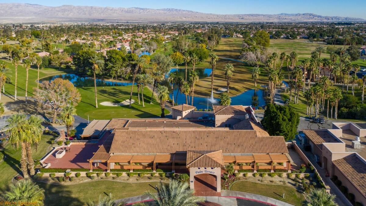 Mid-Century Desert Getaway