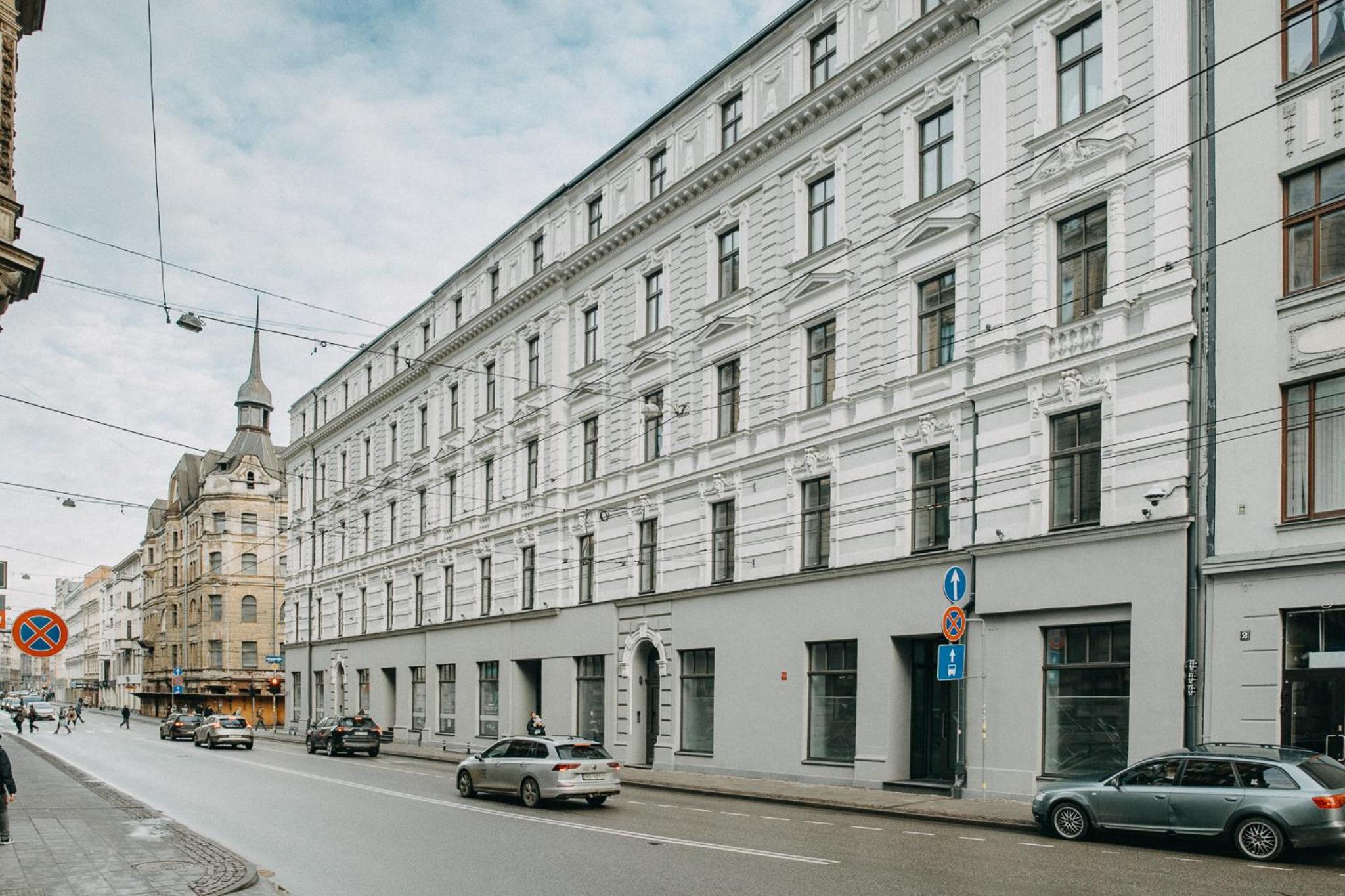 Opera Studio I NEW I Prime Central Location I AC