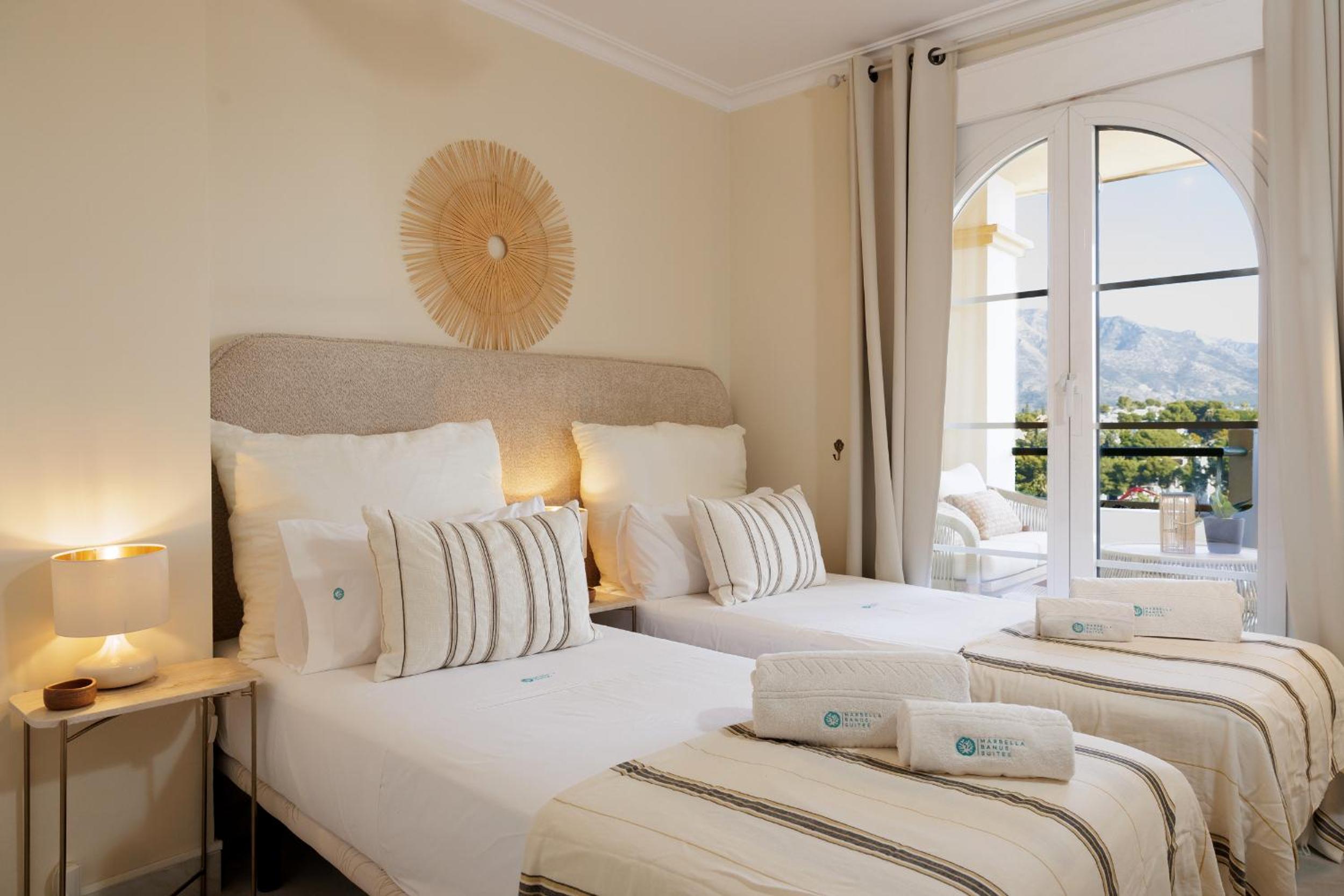 MARBELLA BANUS SUITES - Senorio de Aloha Mountain & Sea Views