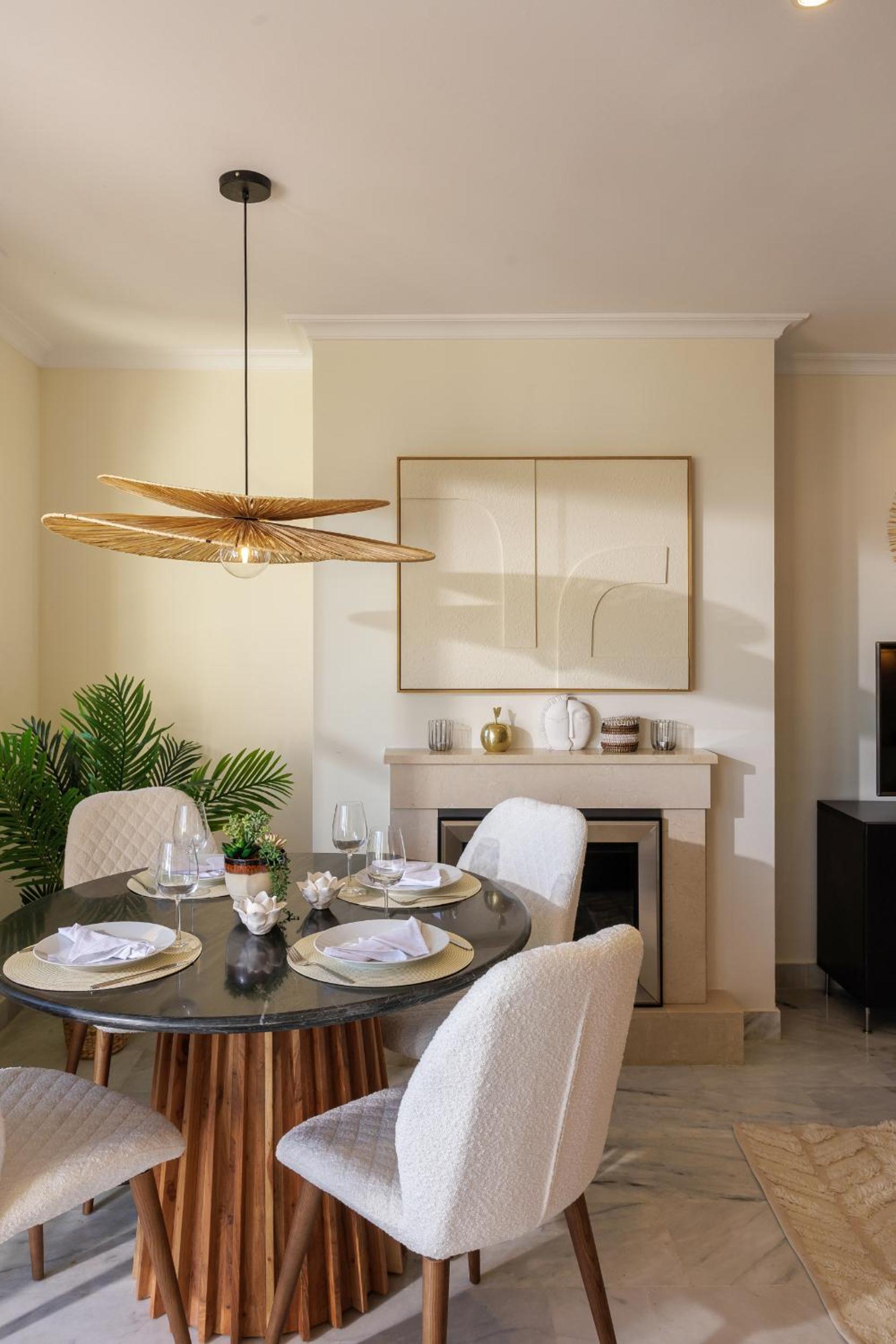 MARBELLA BANUS SUITES - Senorio de Aloha Mountain & Sea Views
