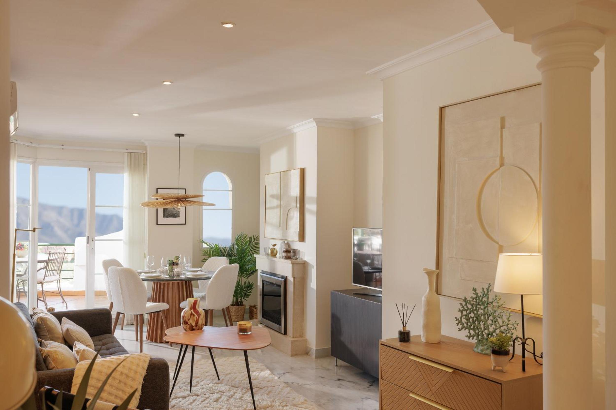 MARBELLA BANUS SUITES - Senorio de Aloha Mountain & Sea Views