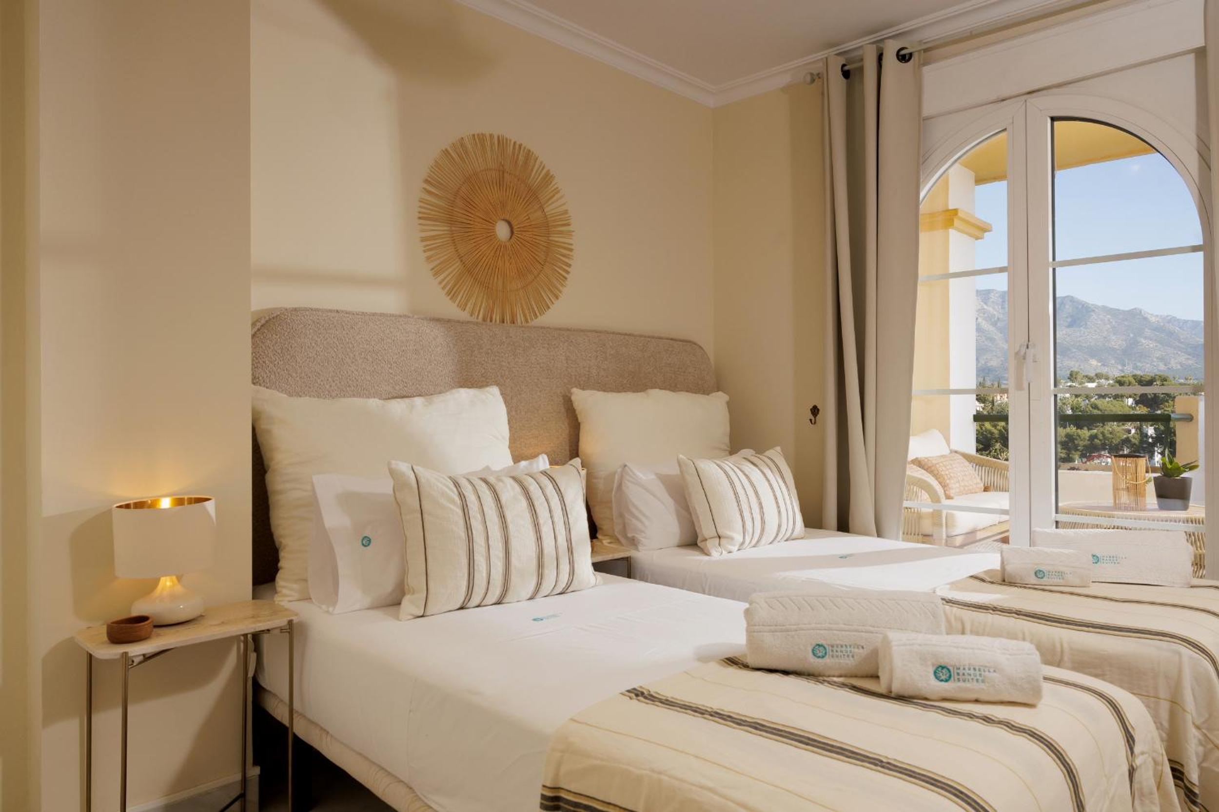 MARBELLA BANUS SUITES - Senorio de Aloha Mountain & Sea Views