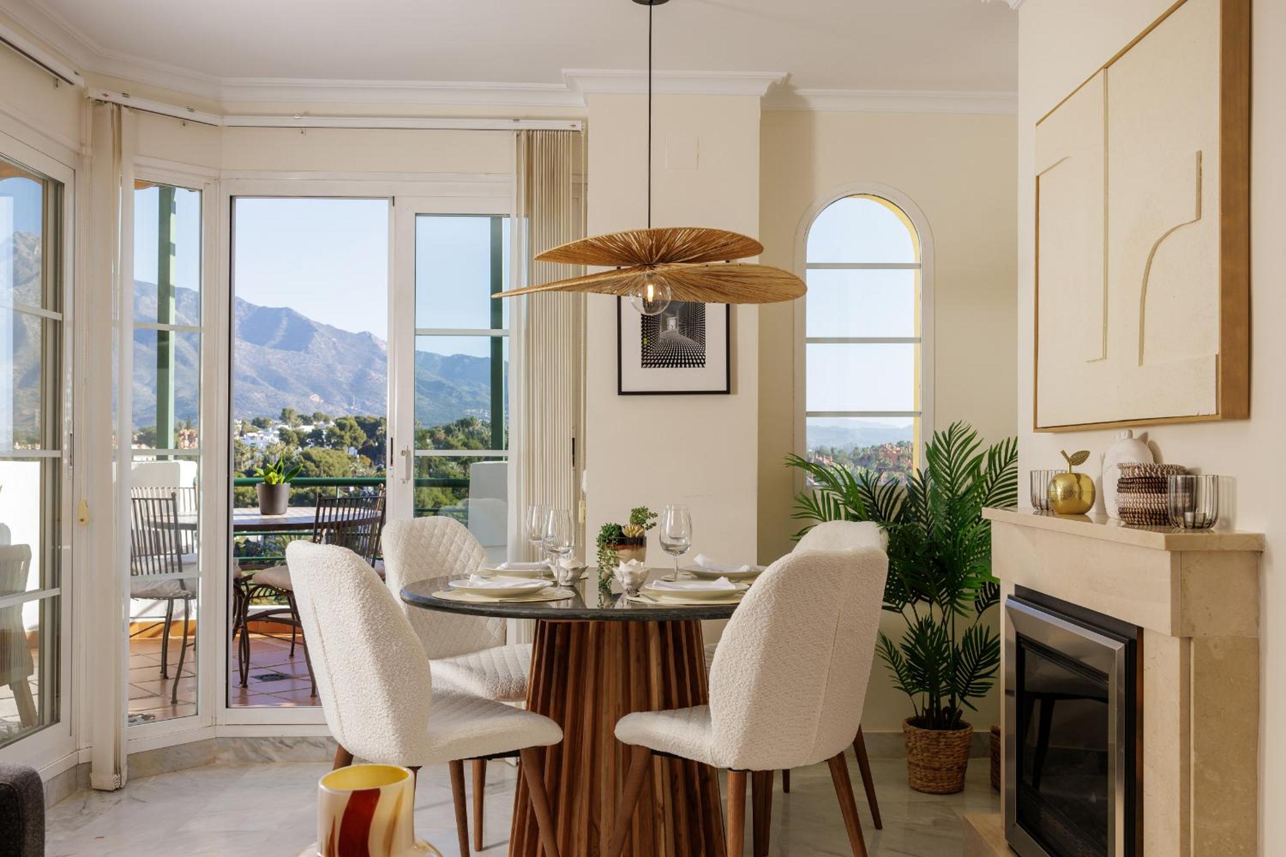 MARBELLA BANUS SUITES - Senorio de Aloha Mountain & Sea Views