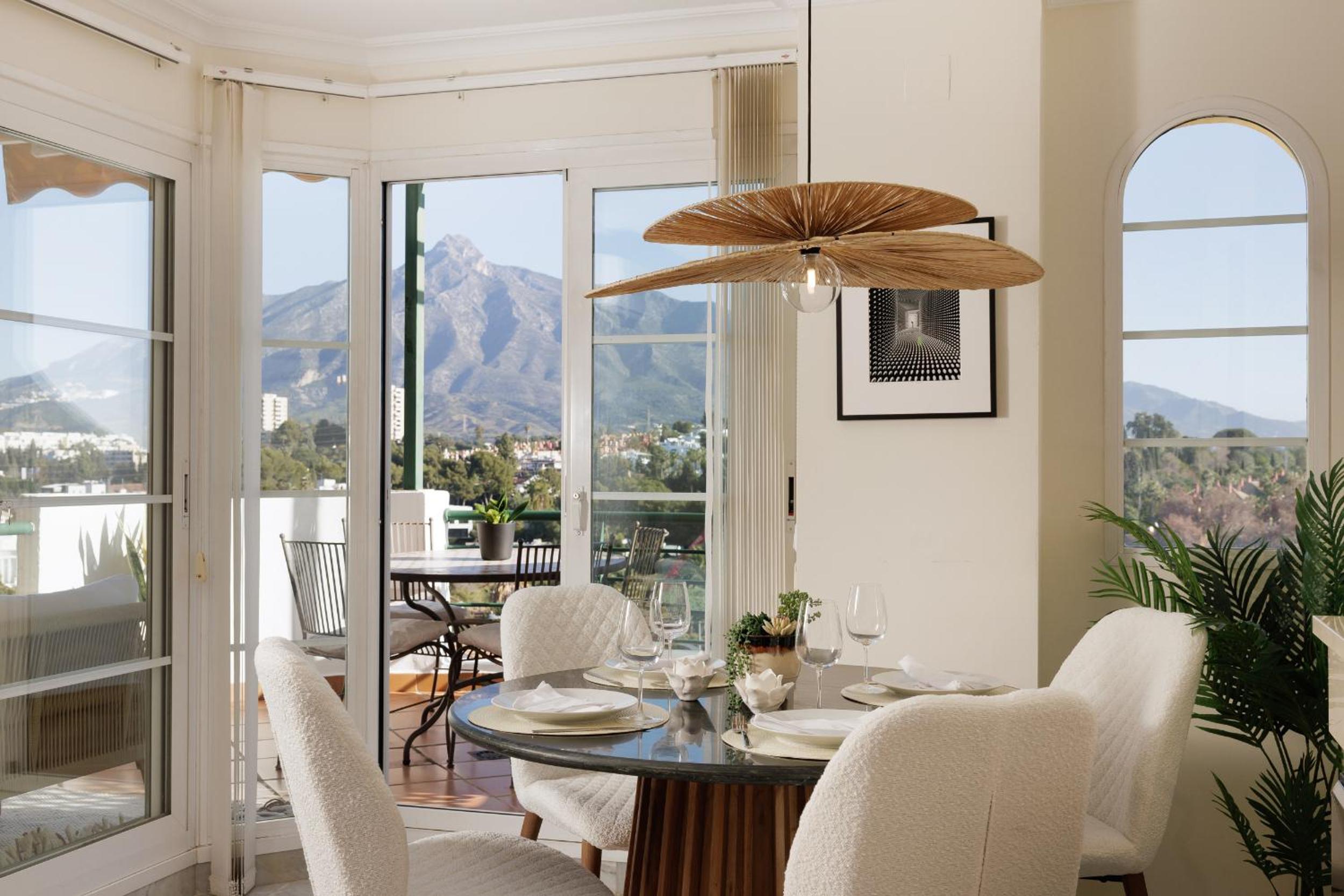MARBELLA BANUS SUITES - Senorio de Aloha Mountain & Sea Views