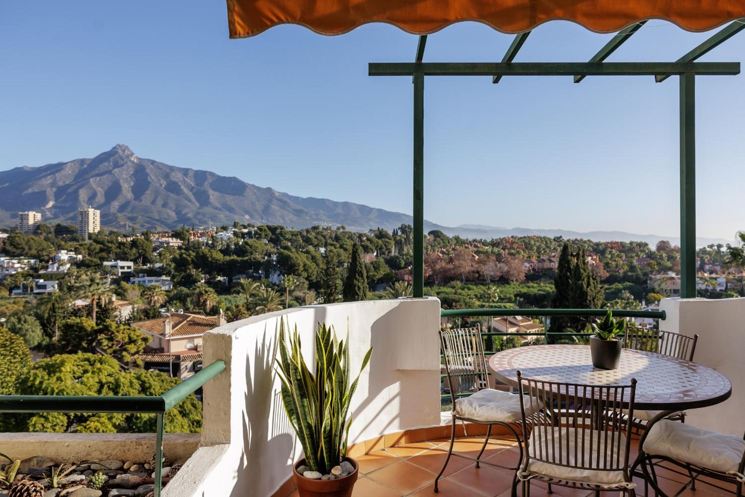 MARBELLA BANUS SUITES - Senorio de Aloha Mountain & Sea Views