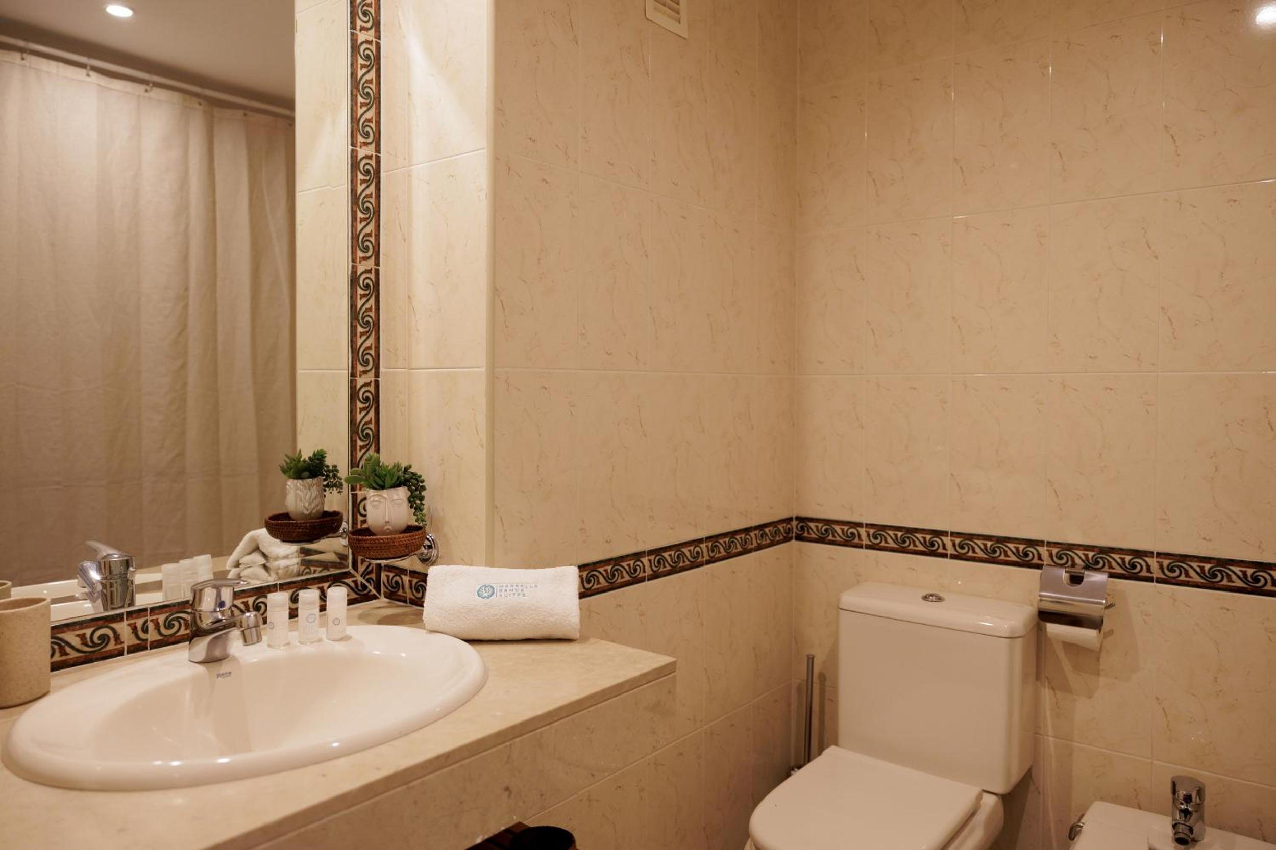 MARBELLA BANUS SUITES - Senorio de Aloha Mountain & Sea Views