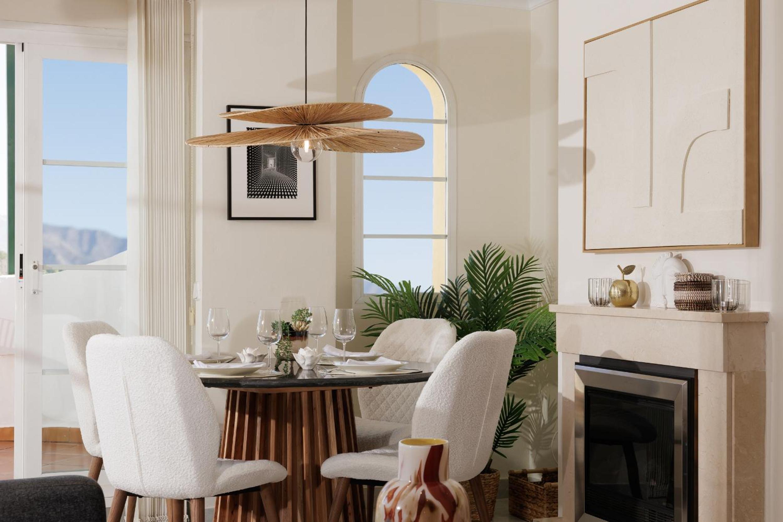 MARBELLA BANUS SUITES - Senorio de Aloha Mountain & Sea Views