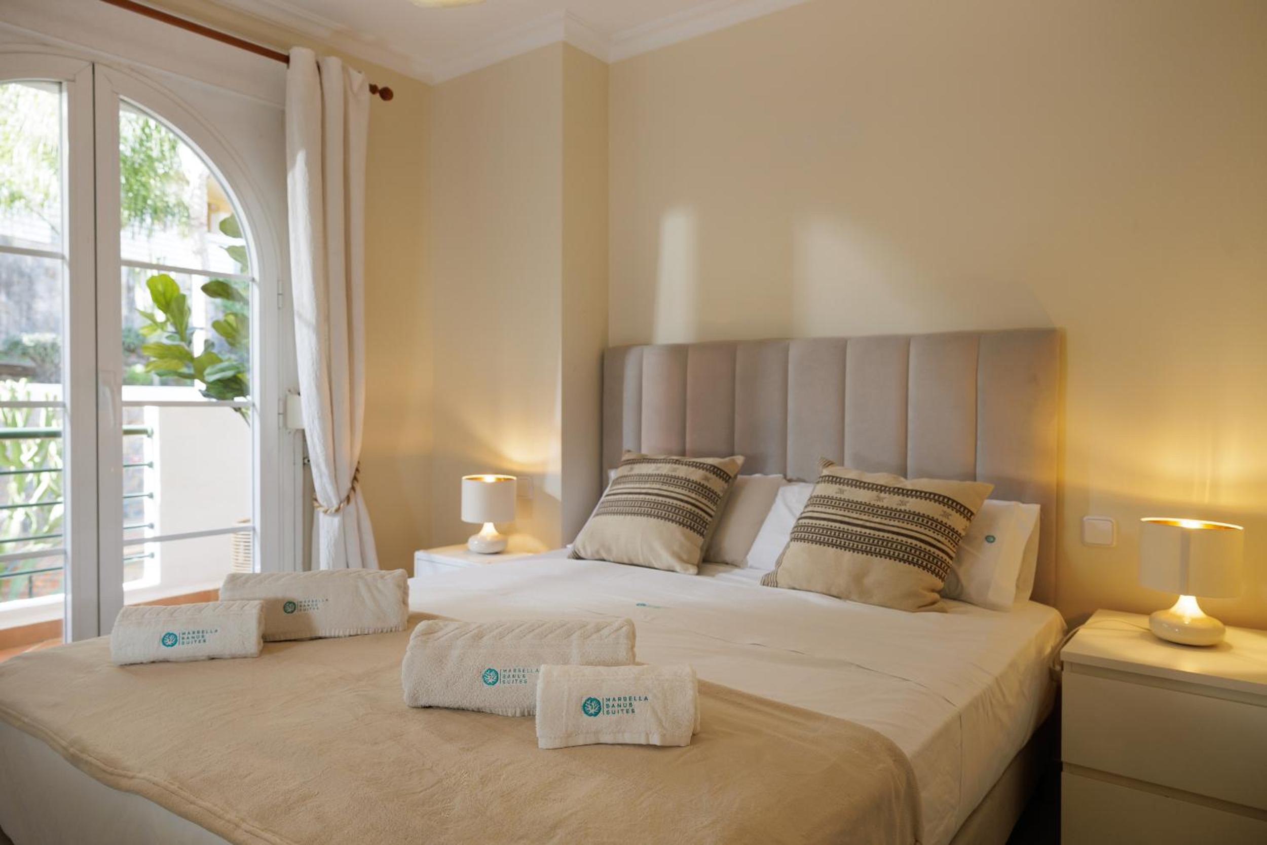 MARBELLA BANUS SUITES - Senorio de Aloha Mountain & Sea Views