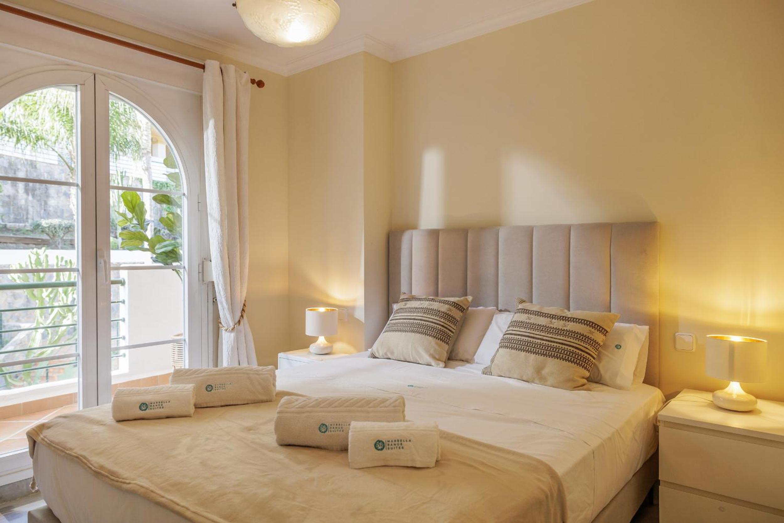 MARBELLA BANUS SUITES - Senorio de Aloha Mountain & Sea Views