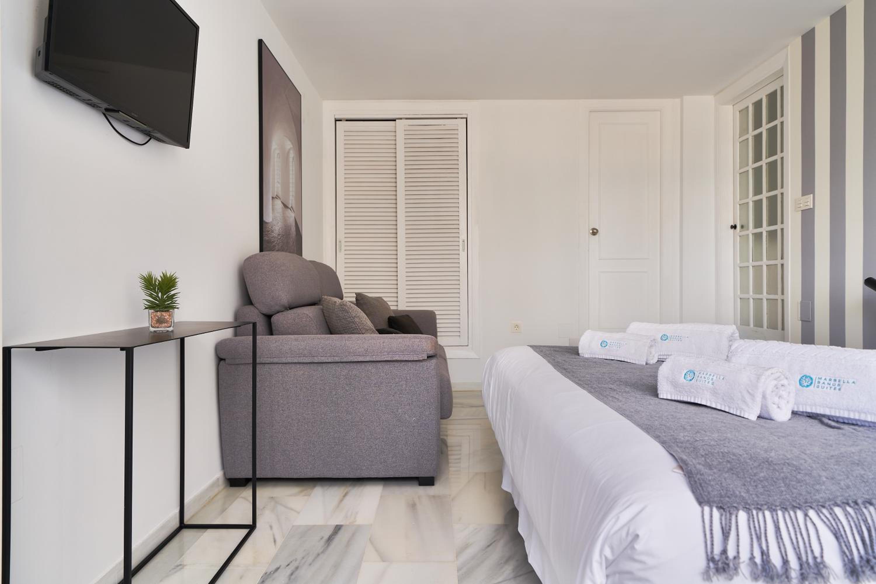 MARBELLA BANUS SUITES - Banus, modern, bright and balcony