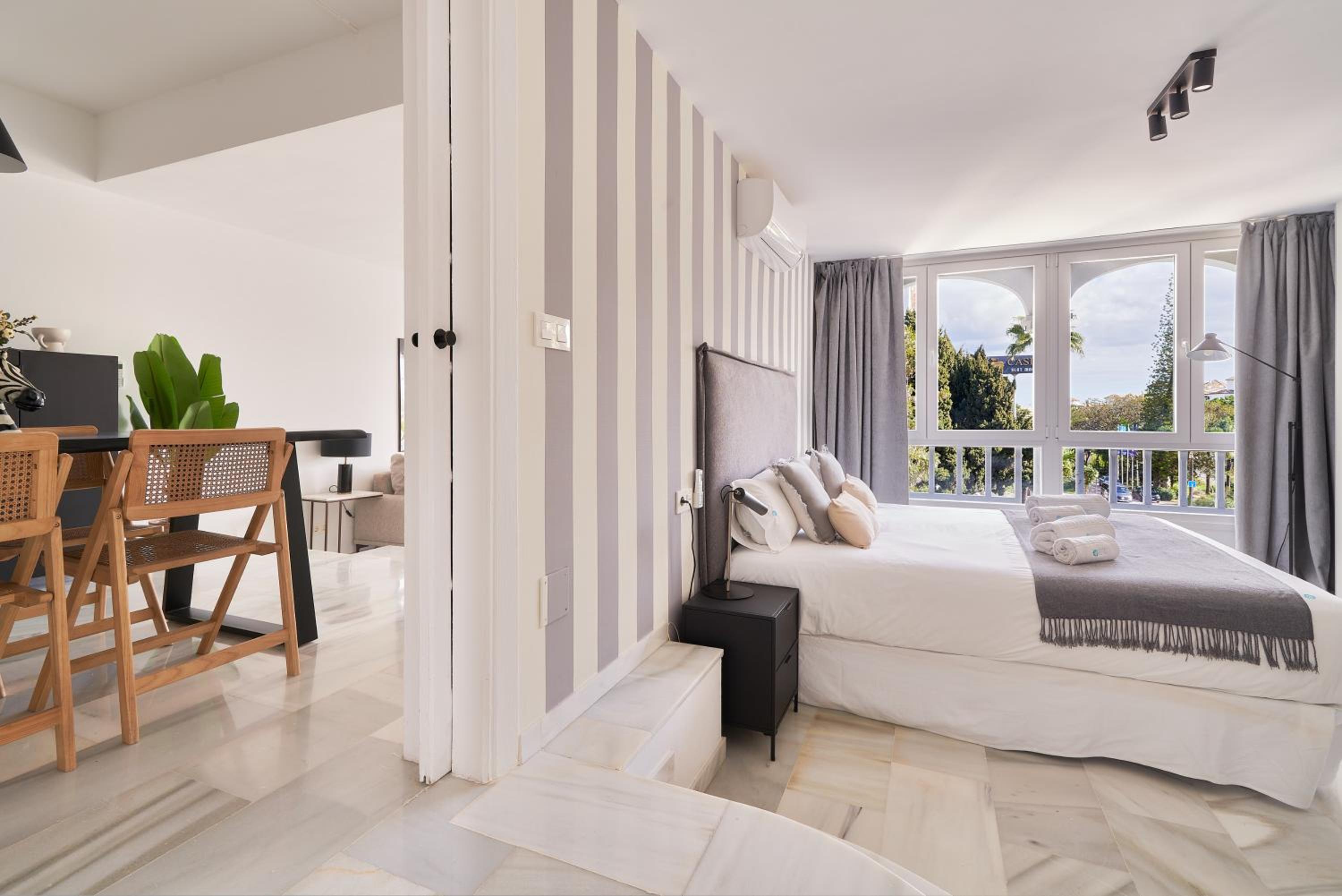 MARBELLA BANUS SUITES - Banus, modern, bright and balcony