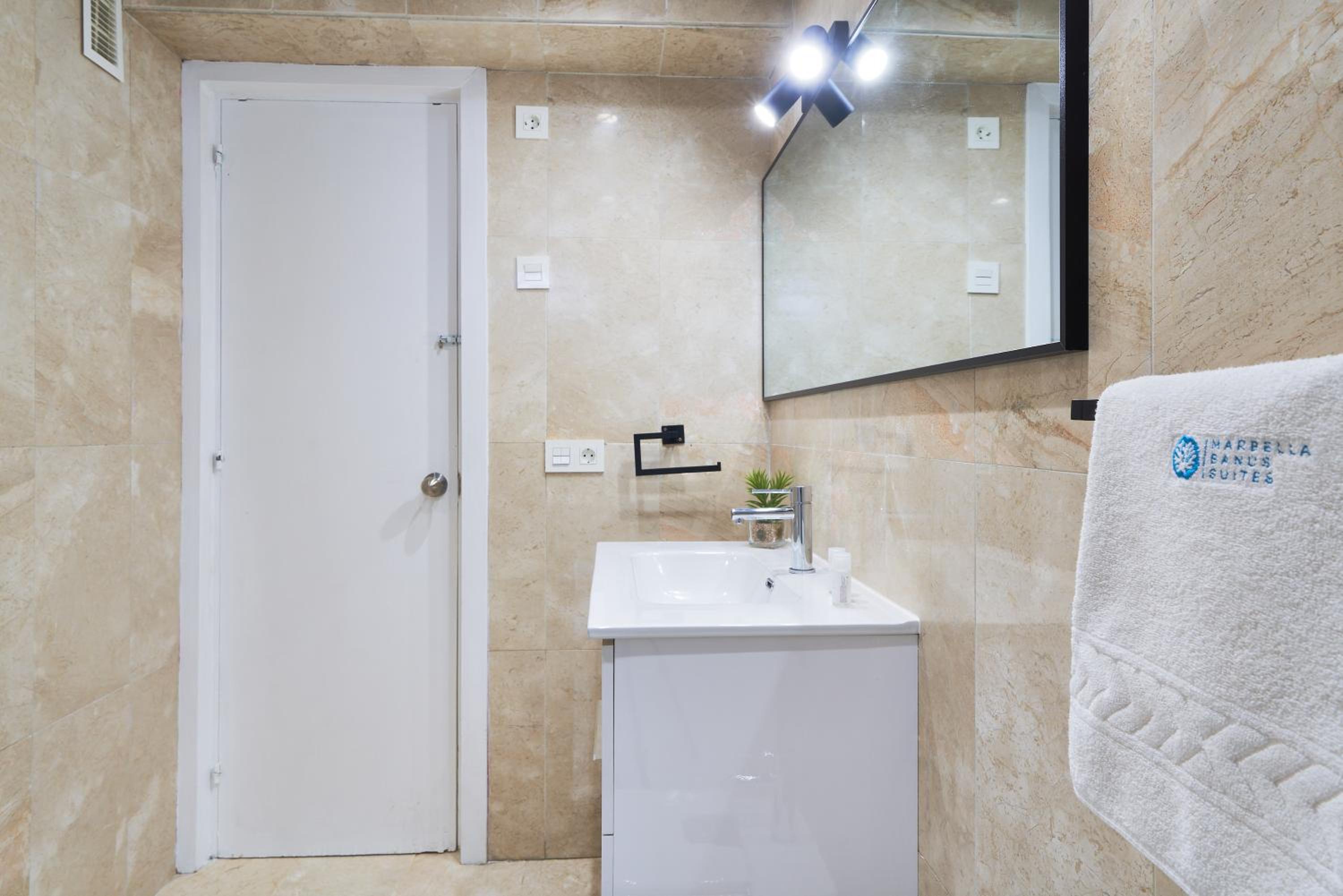 MARBELLA BANUS SUITES - Banus, modern, bright and balcony