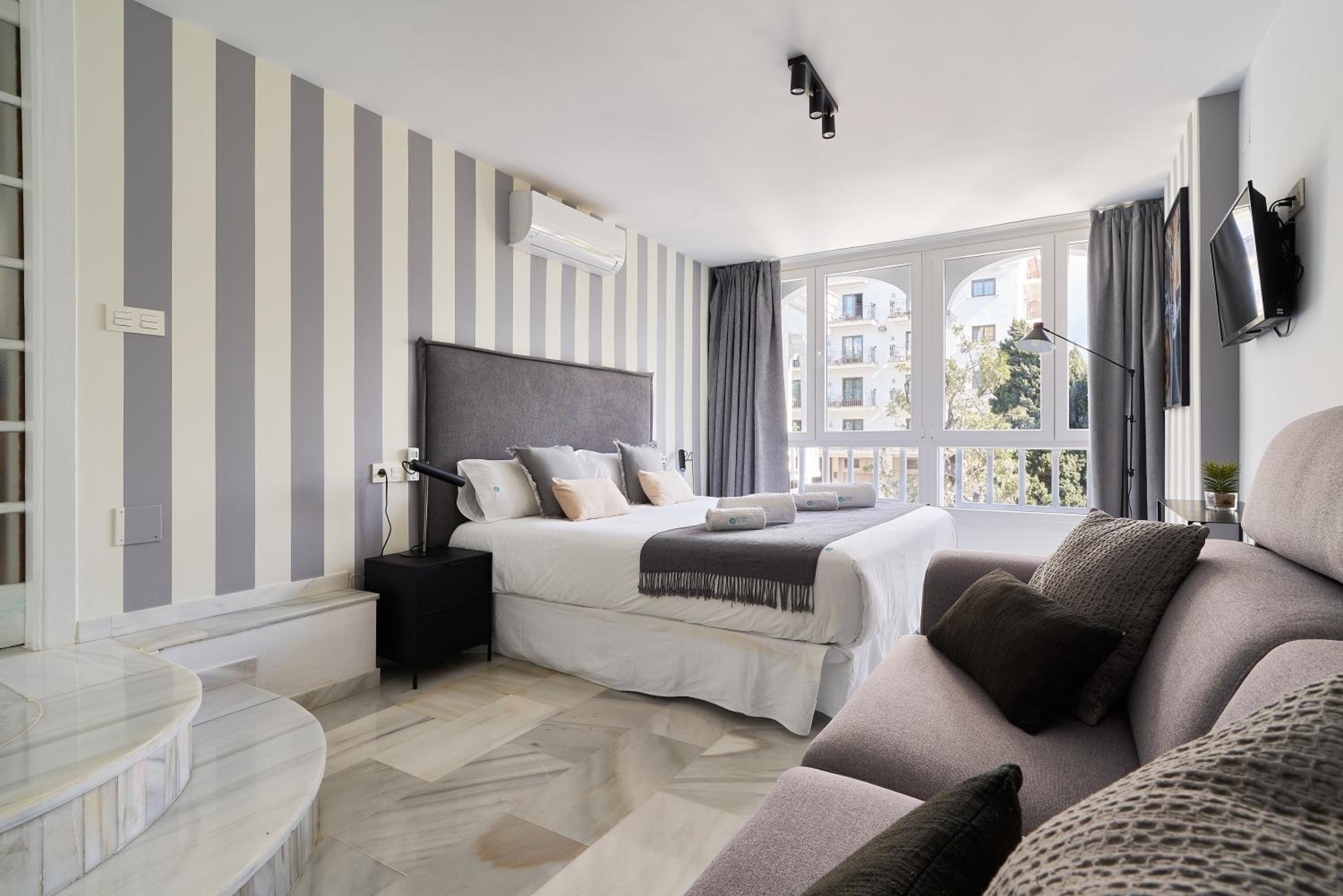 MARBELLA BANUS SUITES - Banus, modern, bright and balcony