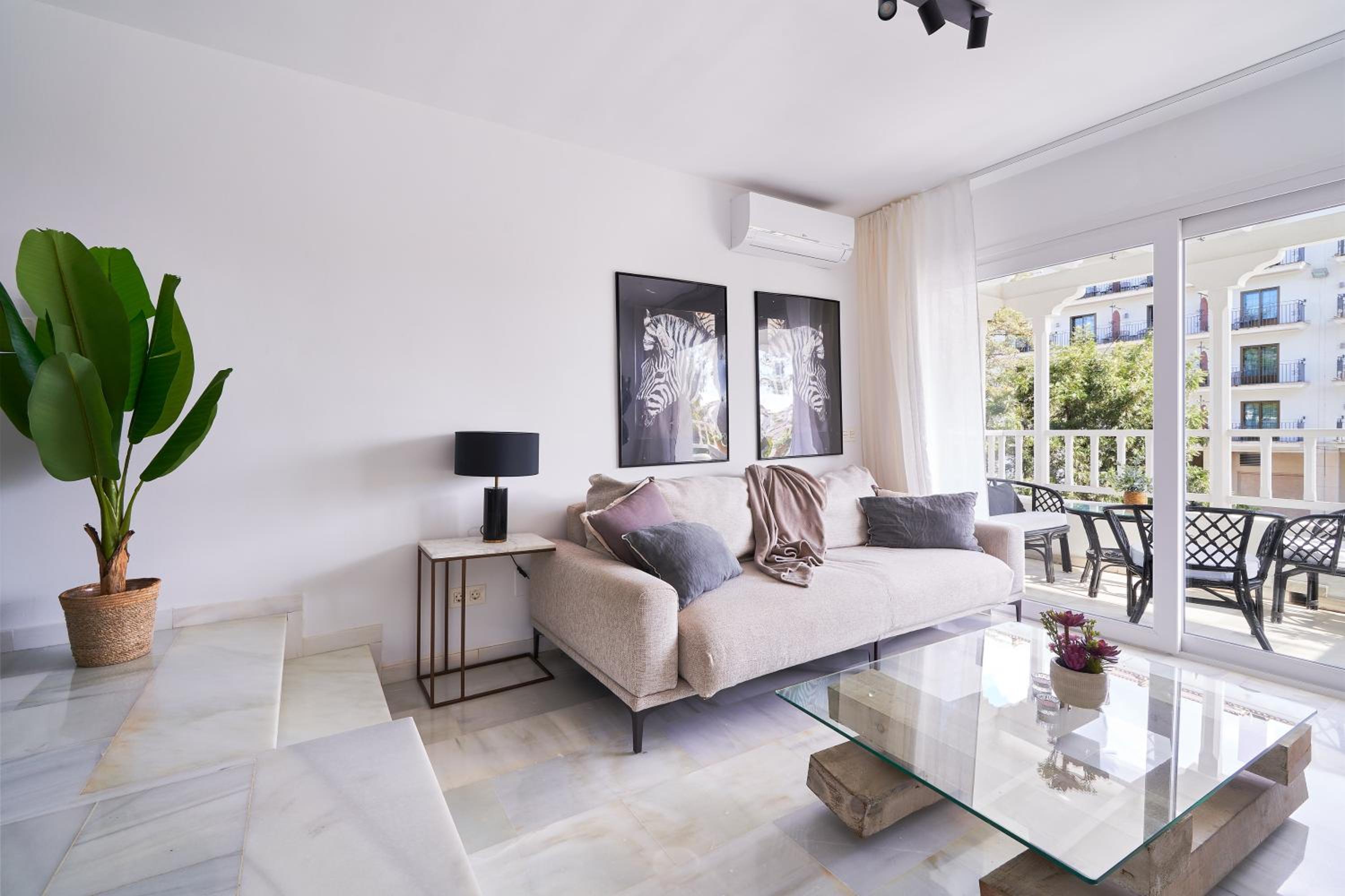 MARBELLA BANUS SUITES - Banus, modern, bright and balcony