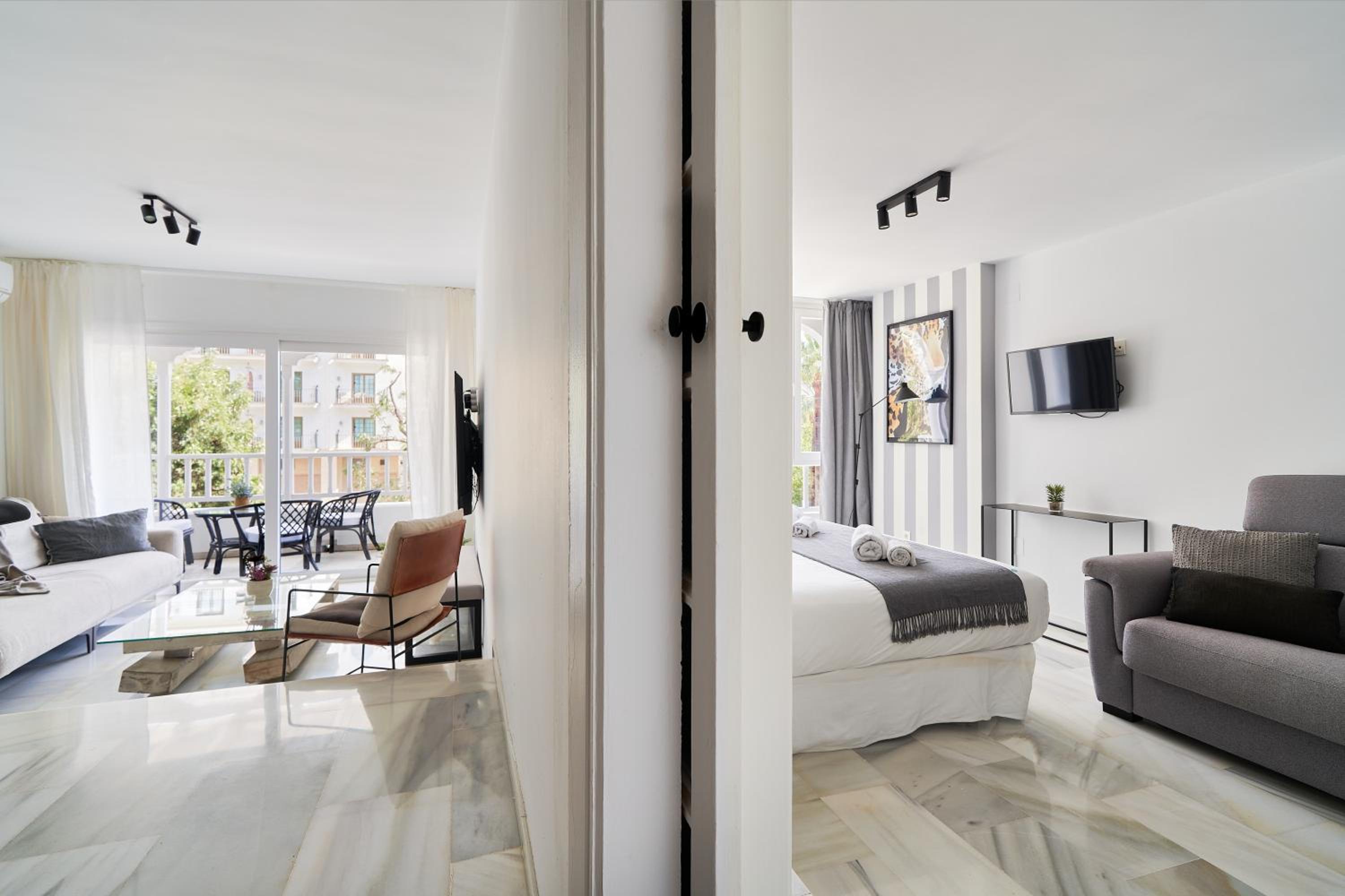 MARBELLA BANUS SUITES - Banus, modern, bright and balcony