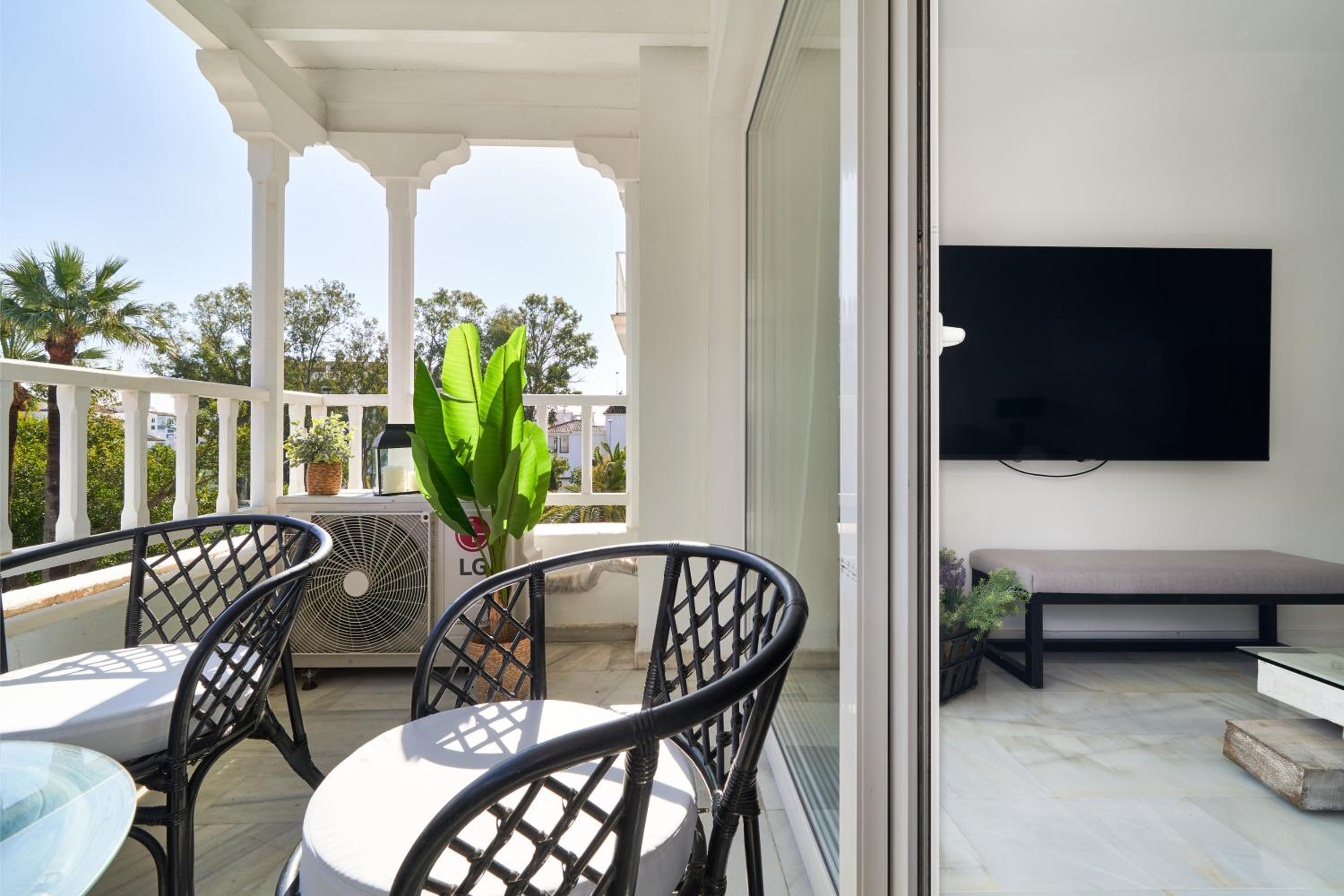 MARBELLA BANUS SUITES - Banus, modern, bright and balcony