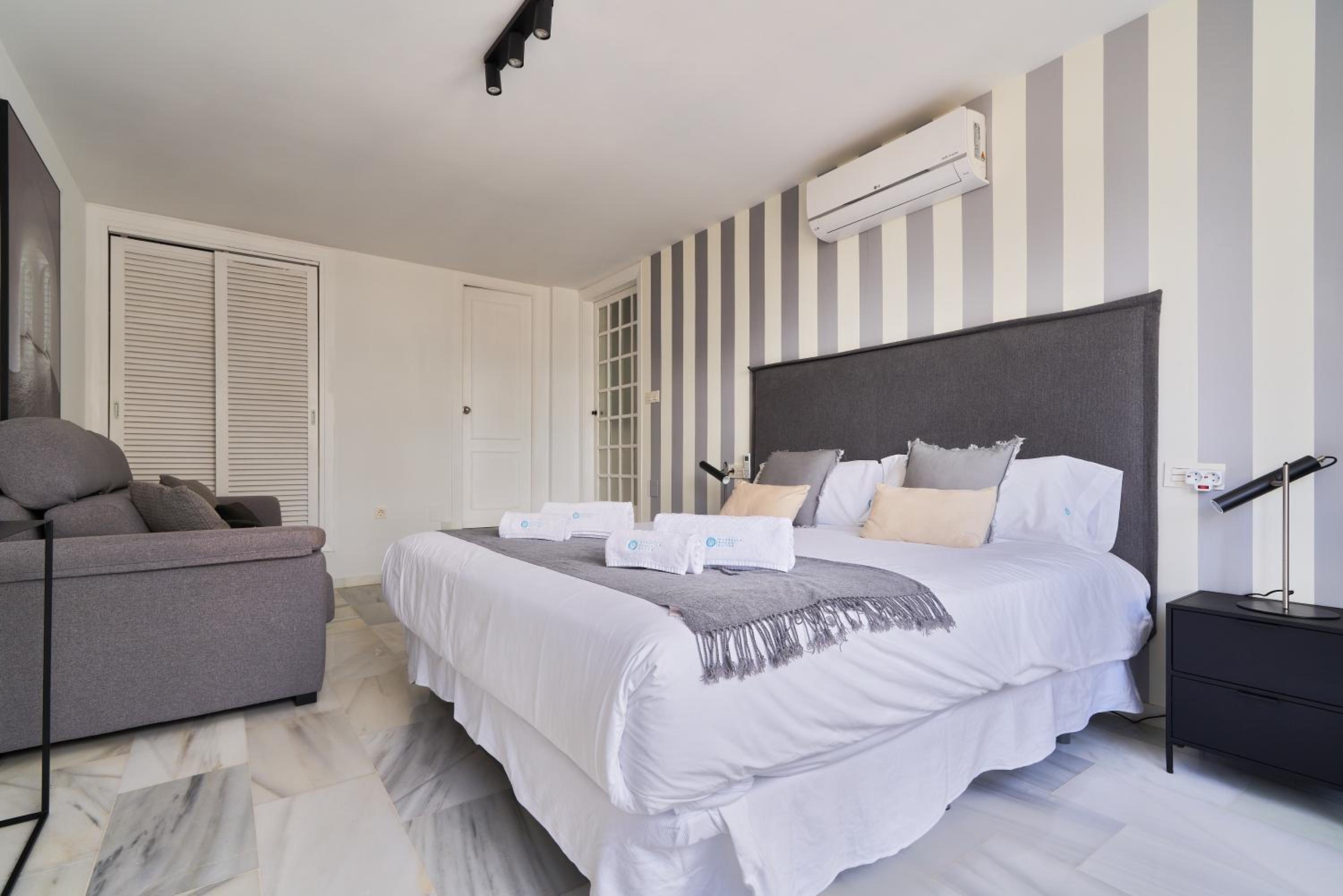 MARBELLA BANUS SUITES - Banus, modern, bright and balcony