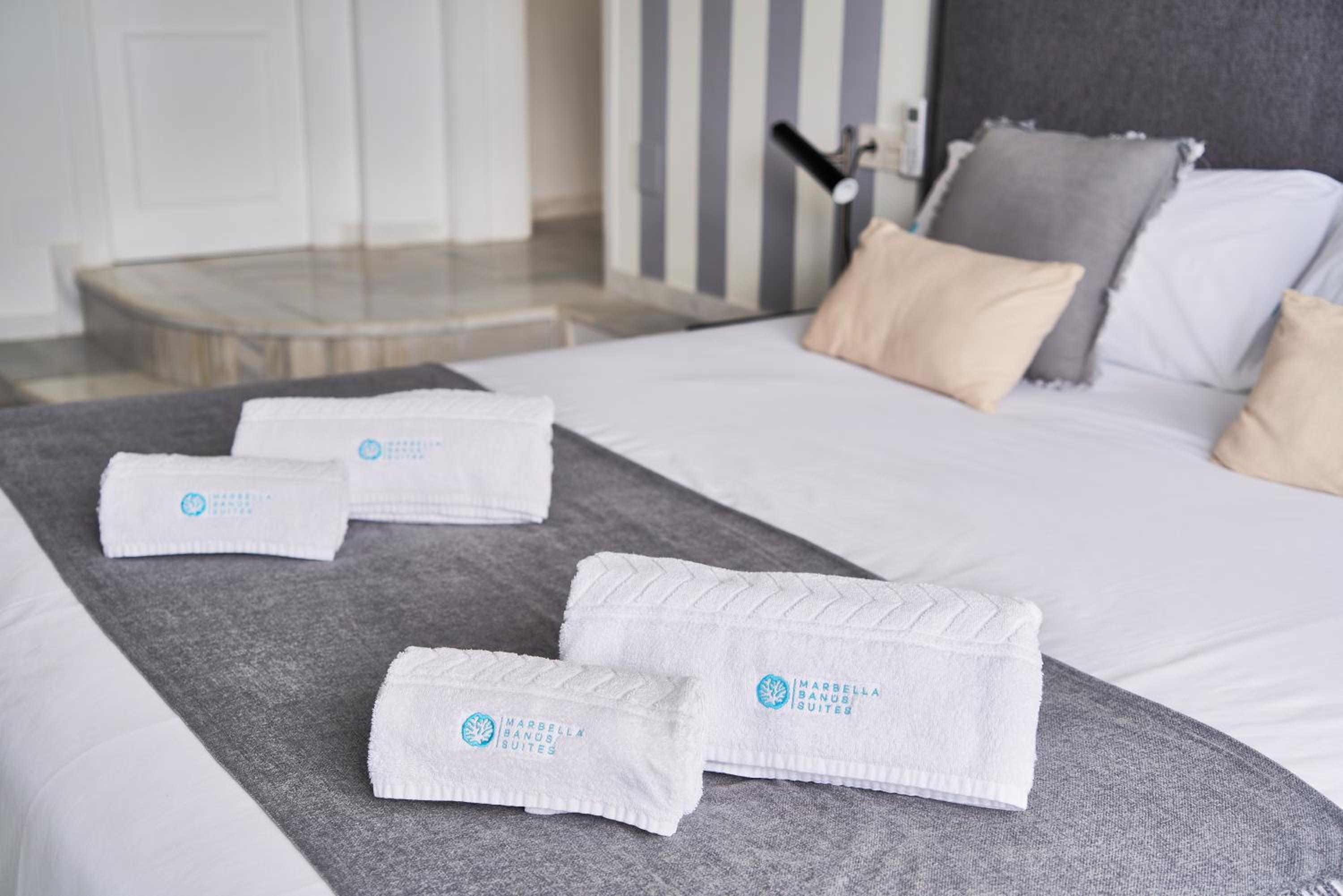 MARBELLA BANUS SUITES - Banus, modern, bright and balcony