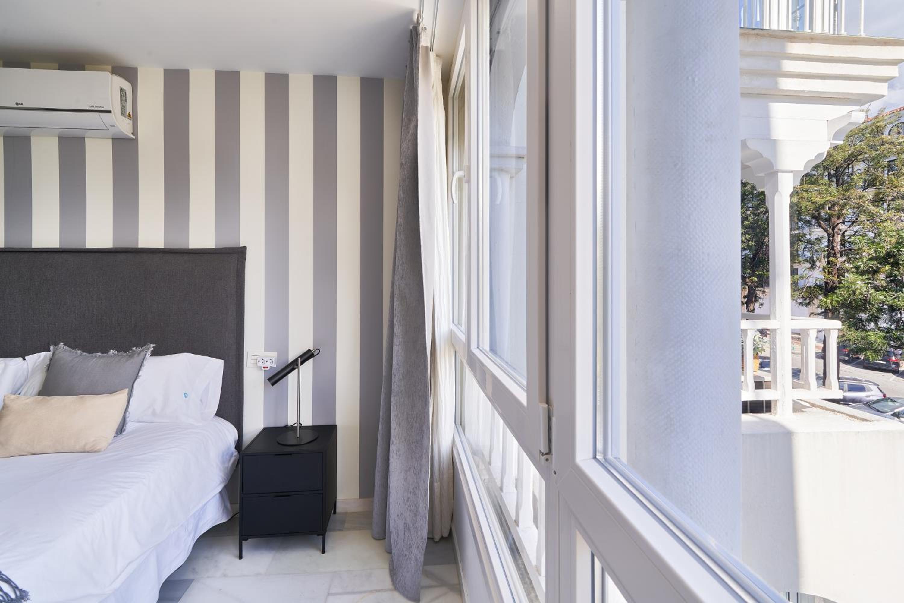 MARBELLA BANUS SUITES - Banus, modern, bright and balcony
