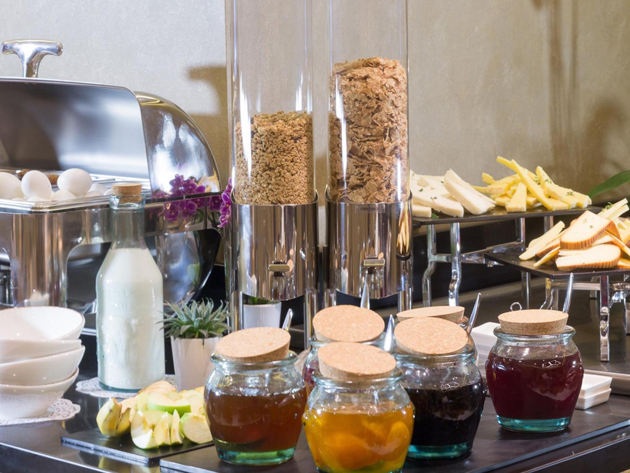 Maroon Otel Pera - Image 97