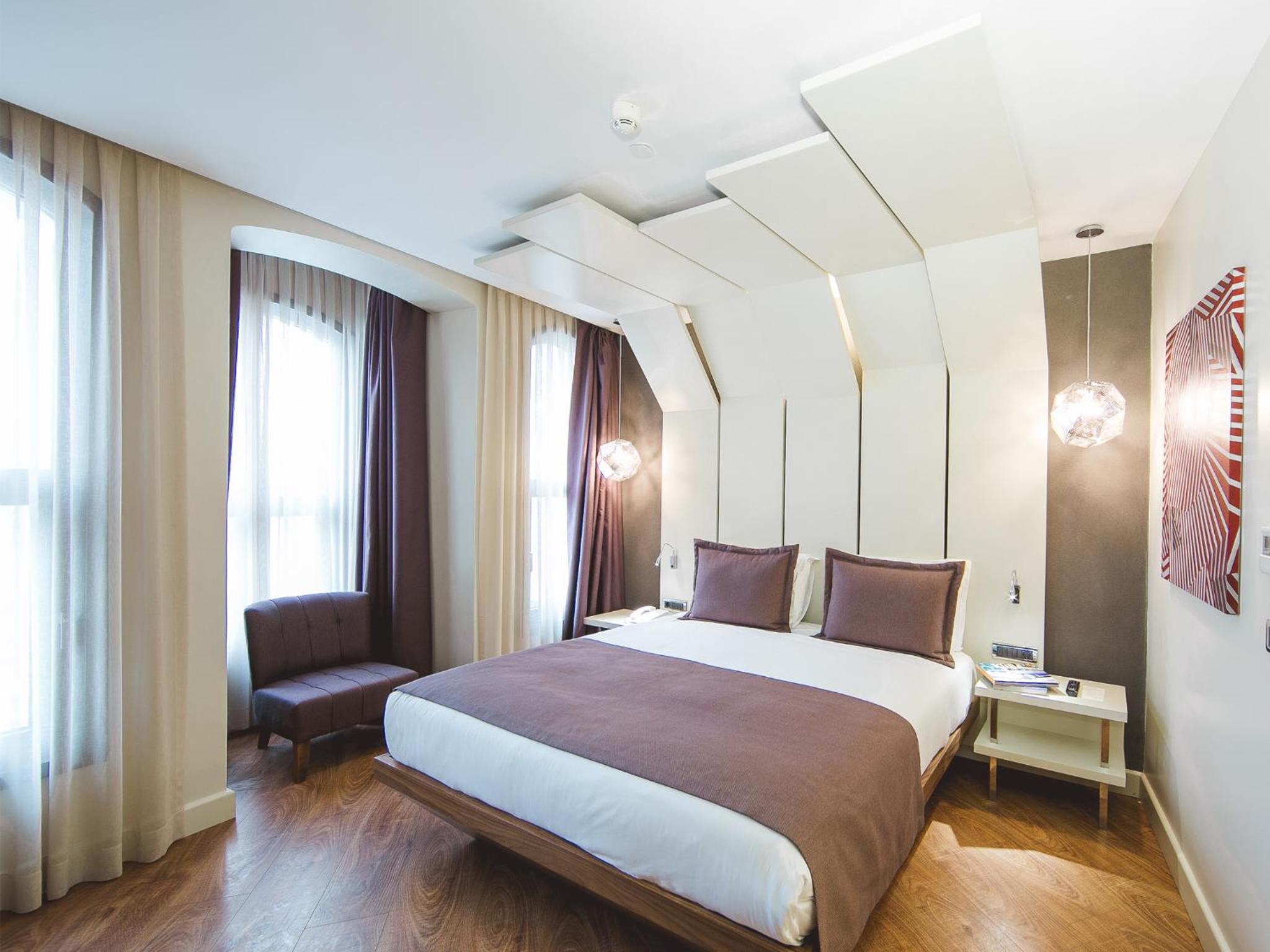 Maroon Otel Pera - Image 104